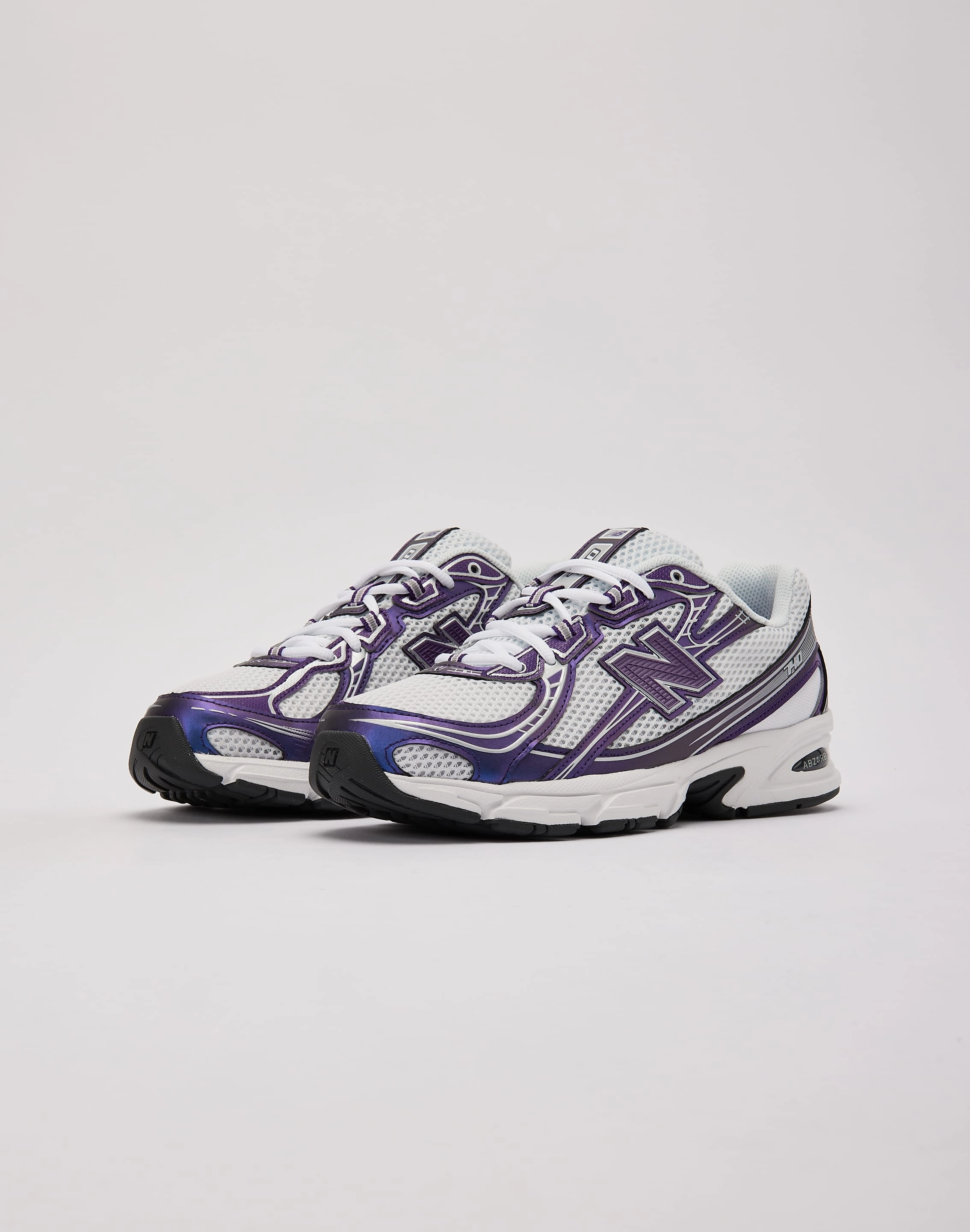 classic - style shoes New Balance 740