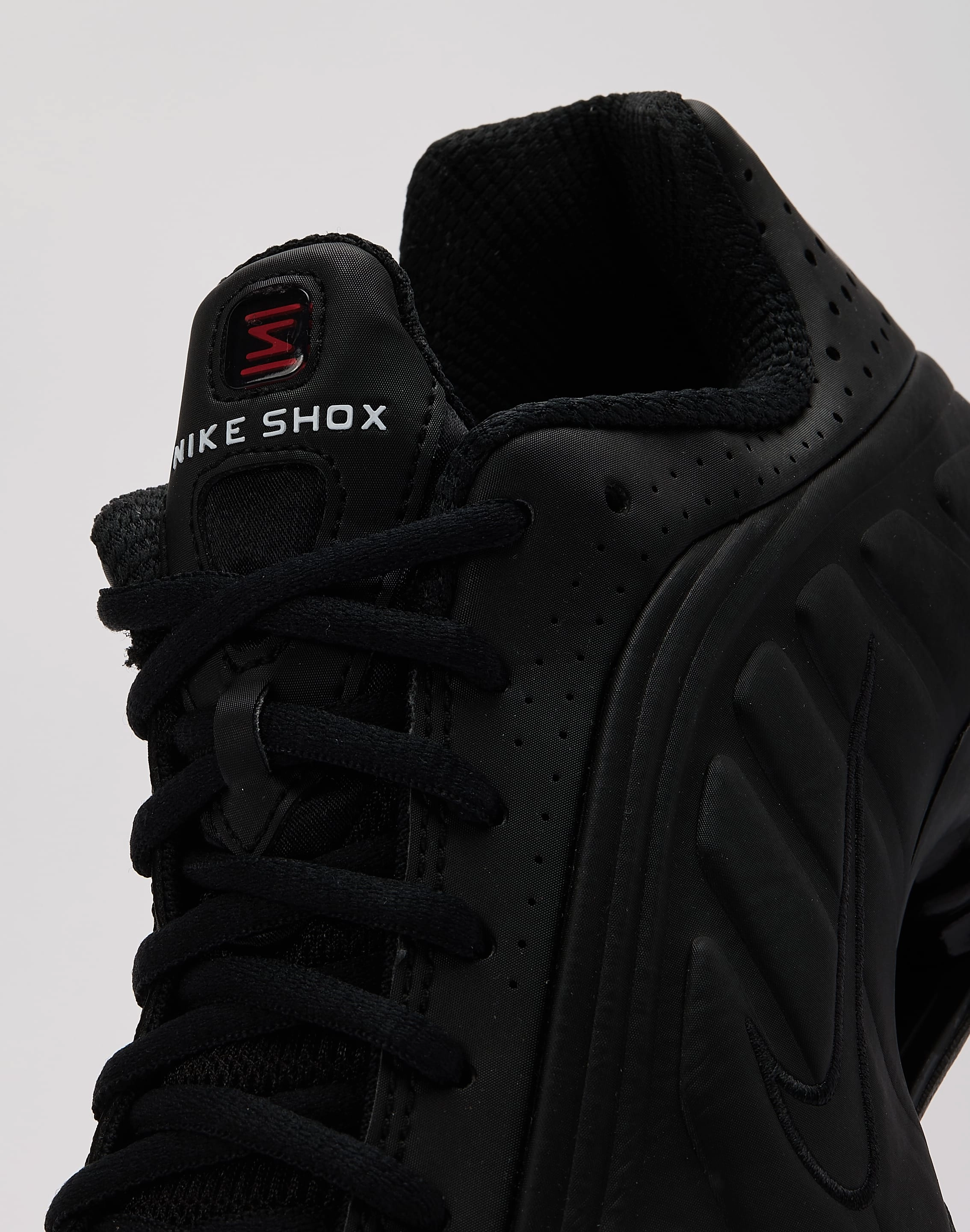 Nike Shox R4 running in a beach area shoes running competitions