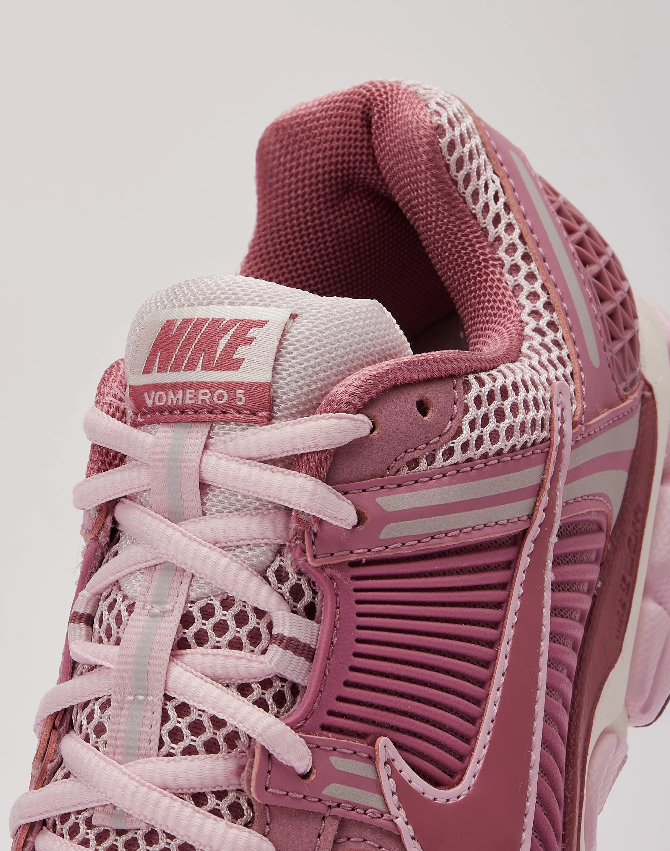 Nike Zoom Vomero 5 Pressure Distribution System