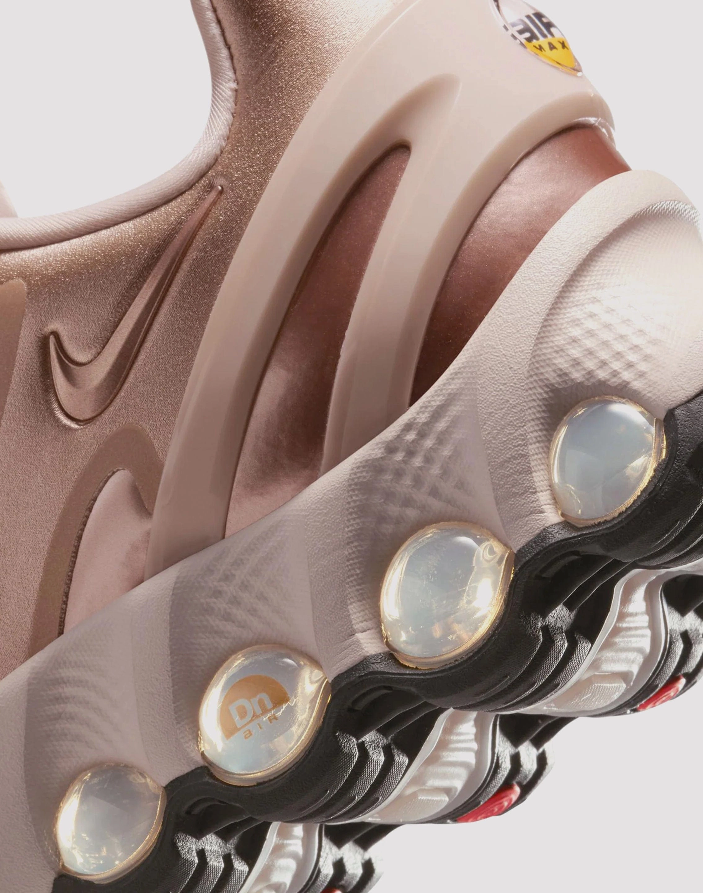 running in a tropical area trail - suitable Nike Air Max Dn8