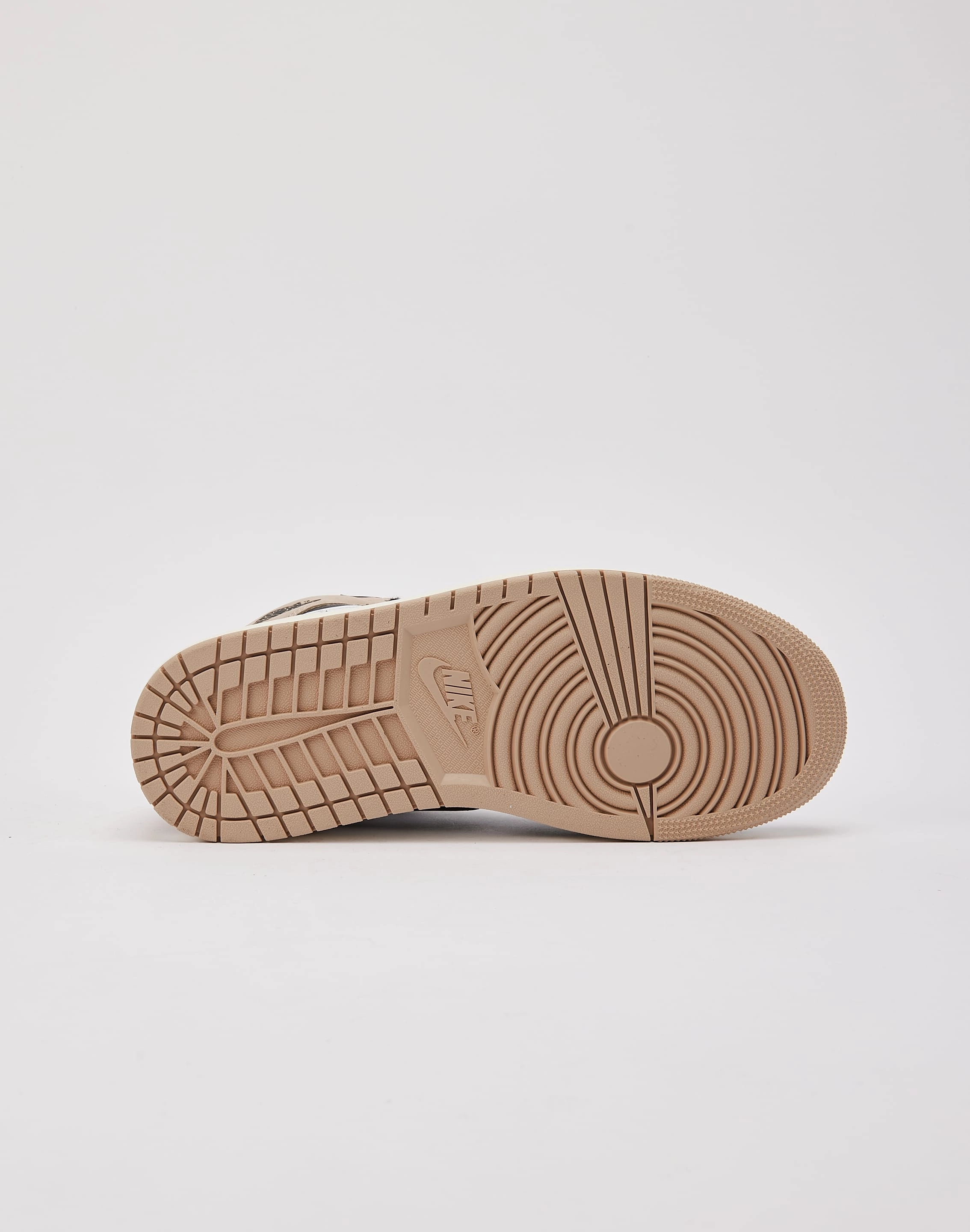 Jordan Air Jordan 1 Retro High OG 'Latte' Wide Path Action Ready