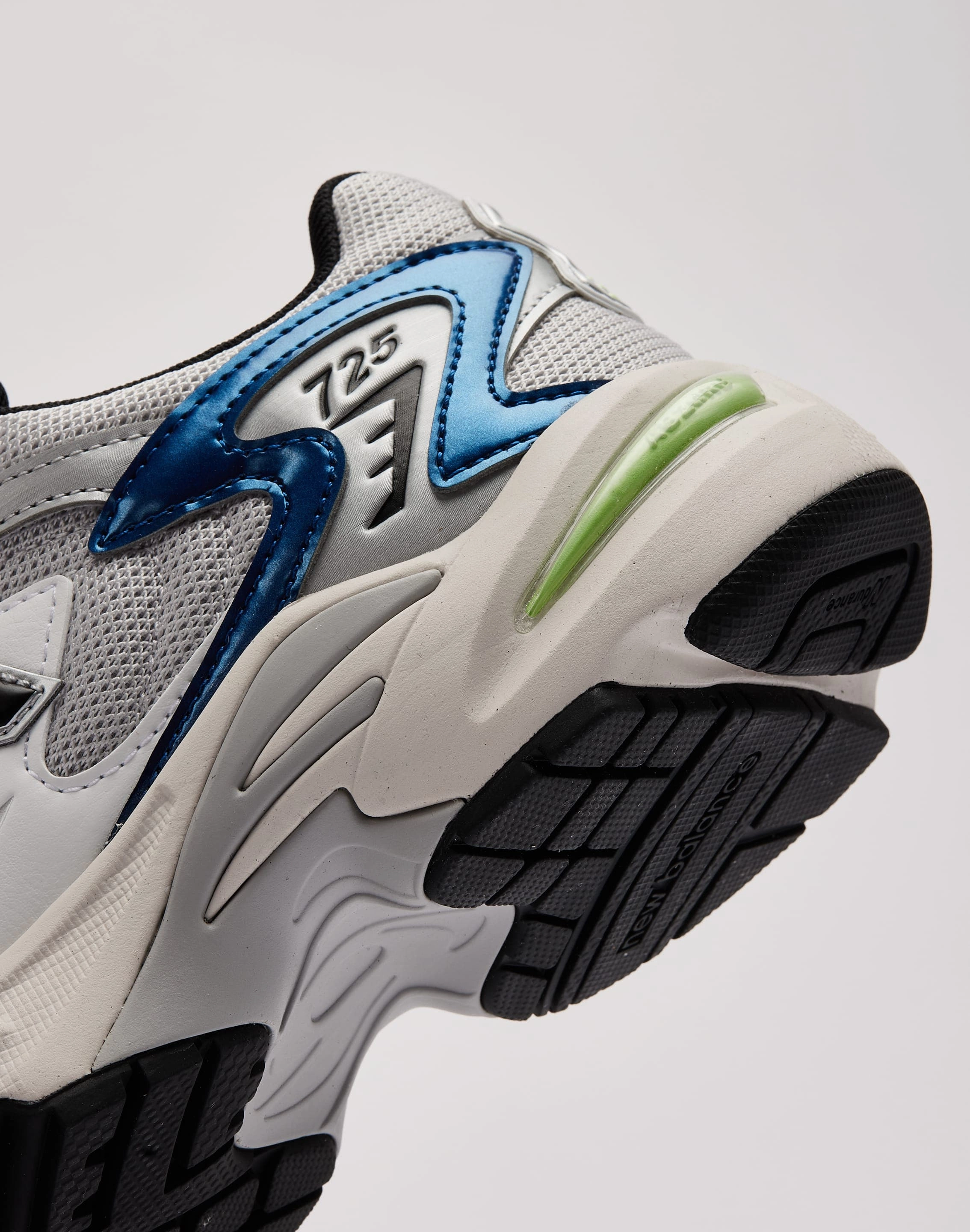 shock - absorbing rubber shoes metallic running gear New Balance 725v1