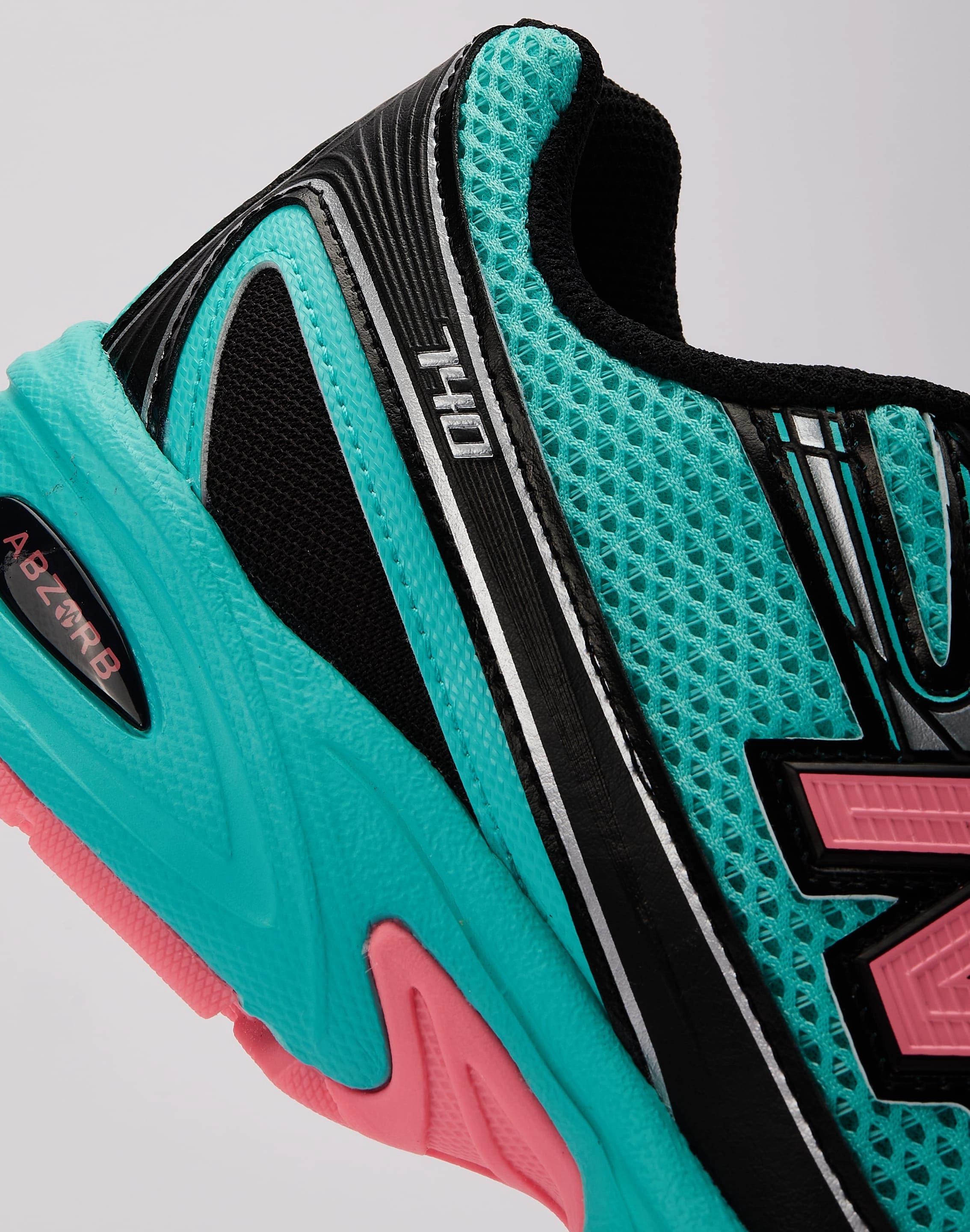 Hyper Elastic Outsole Dynamic Shoes New Balance 740