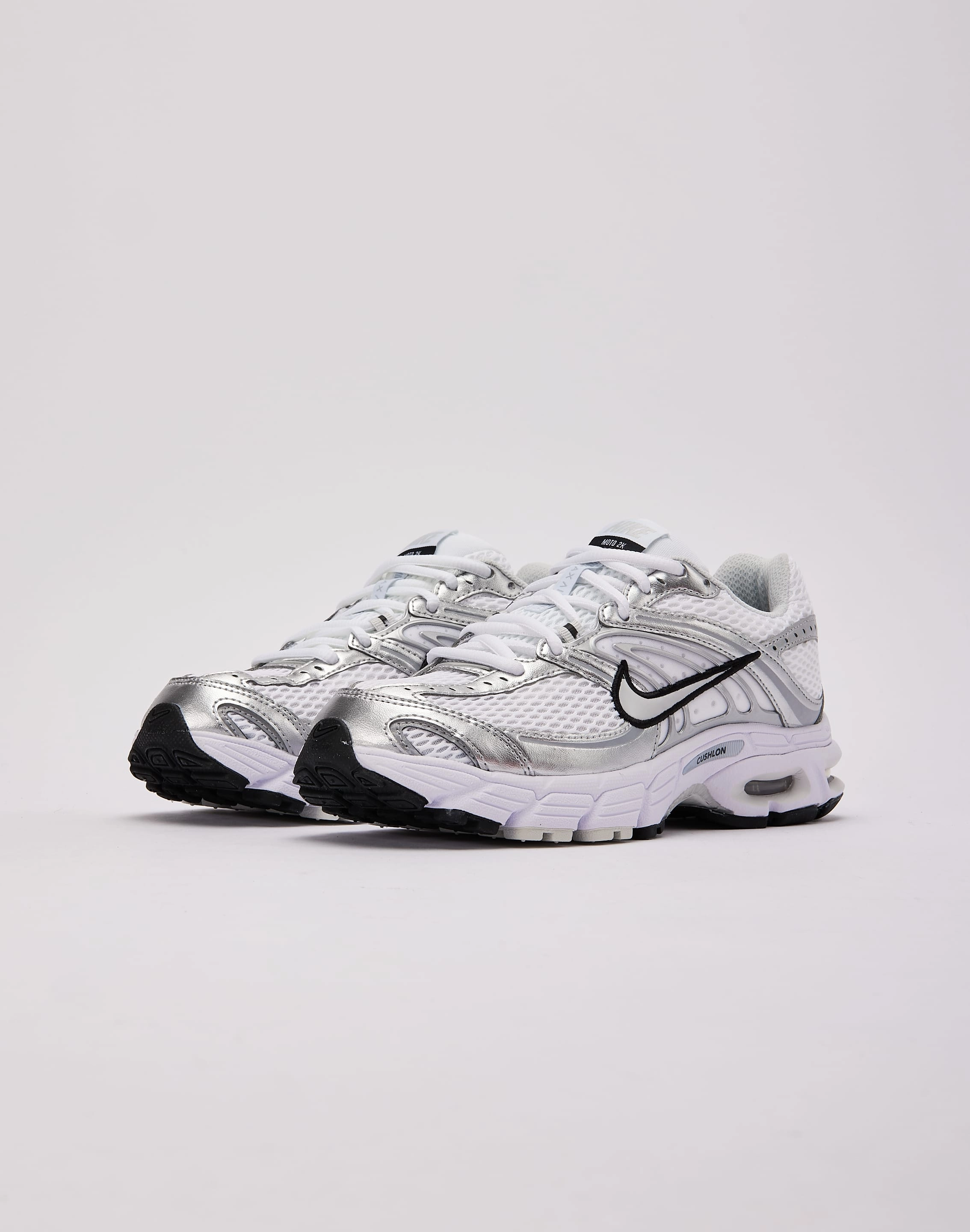 group - run Nike Air Max Moto 2K