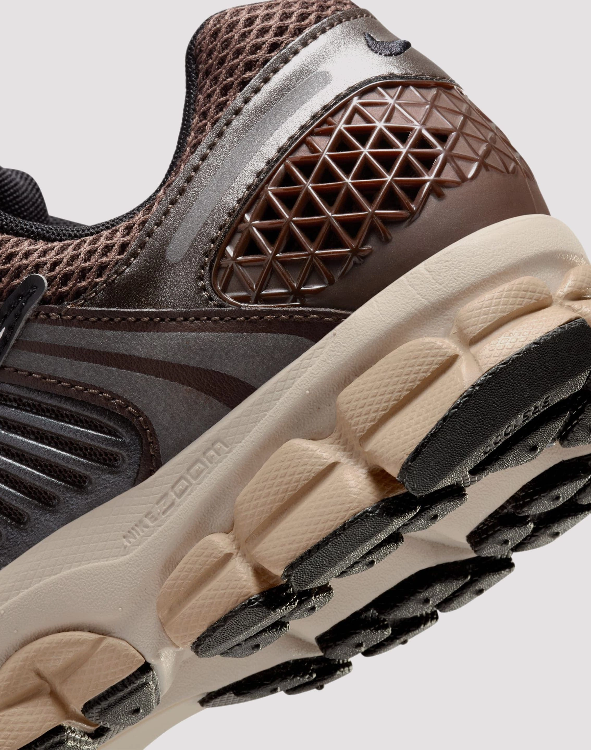 Nike Zoom Vomero 5 "Baroque Brown/Chrome/Lt Orewood Brn/Hemp" facilitate movement