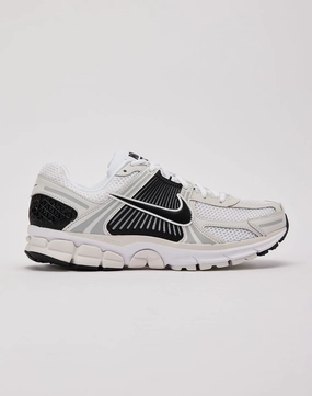 Nike Zoom Vomero 5 toe - roomy shoes