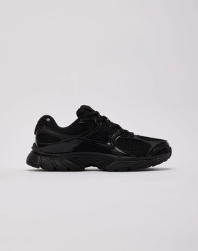 Nike V5 RNR running on flat ground shoes