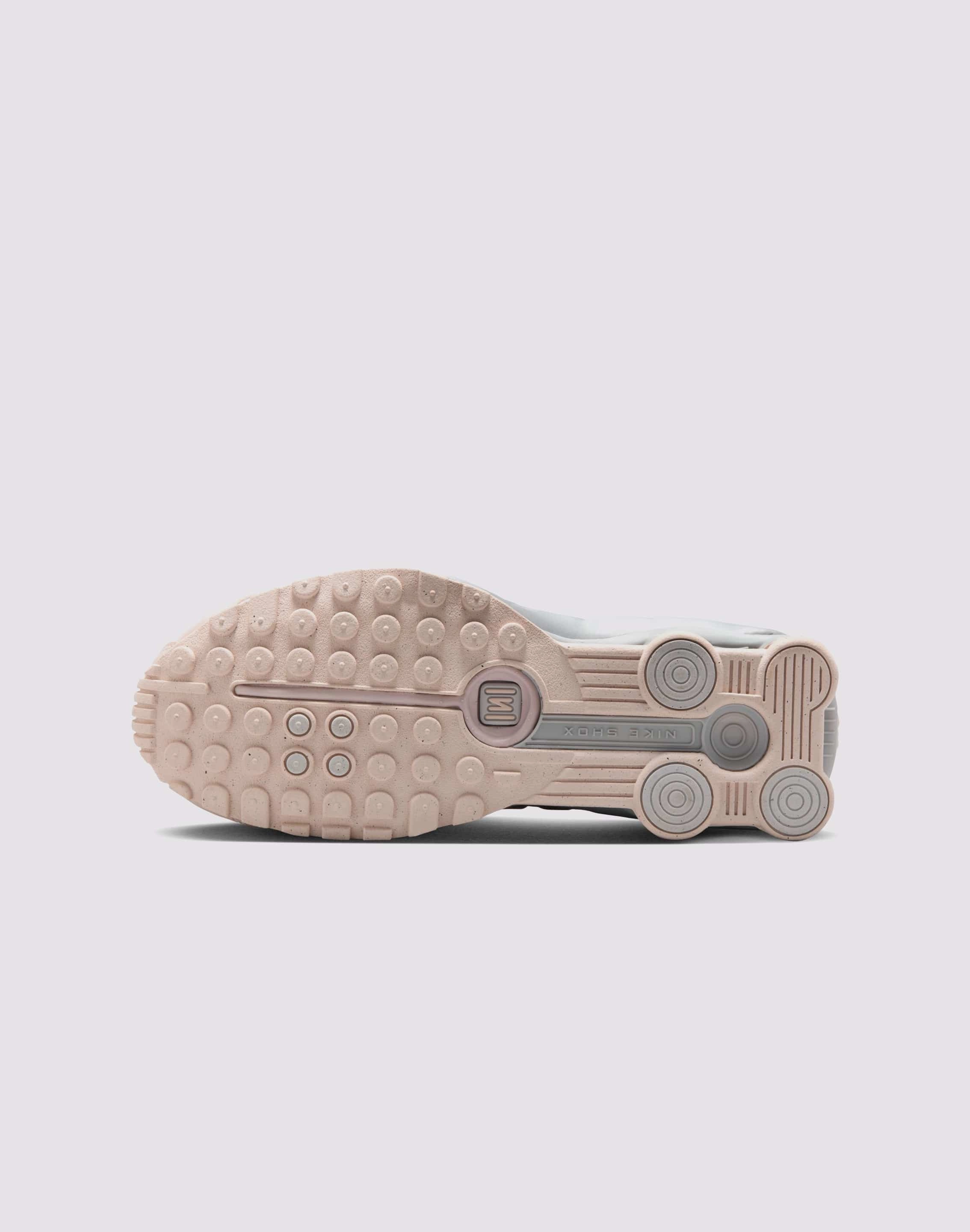 Nike Shox R4 "Barely Rose/Mtlc Platinum" breathable shoe characteristics