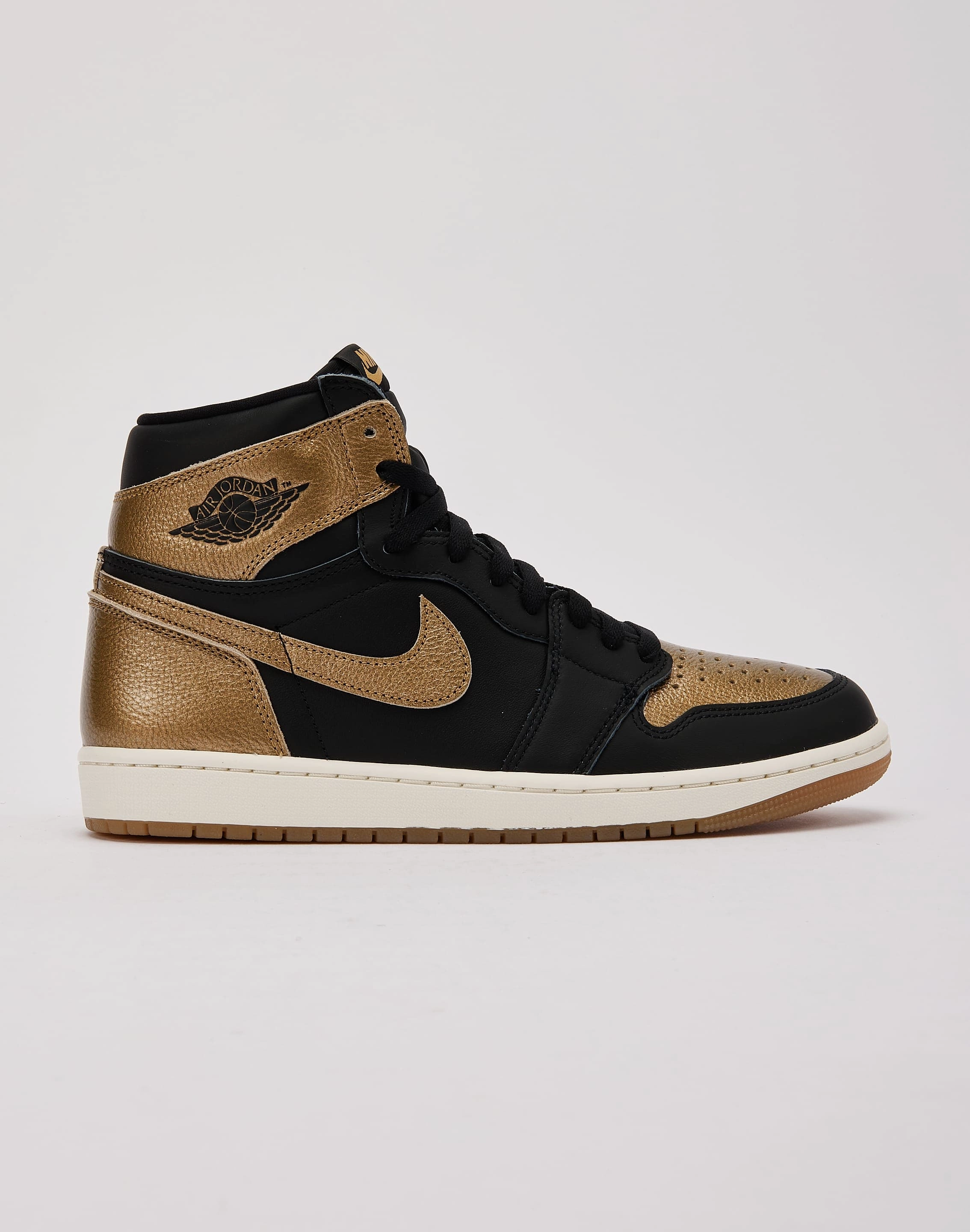 Jordan Air Jordan 1 Retro High OG 'Black And Gold' Wide fit