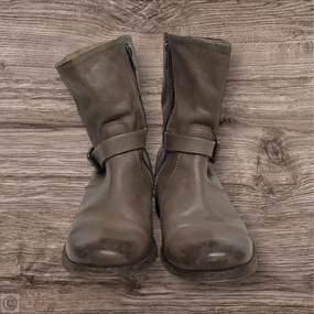 Surf Mode Boots Designer By Frye In Beige, Size: 9