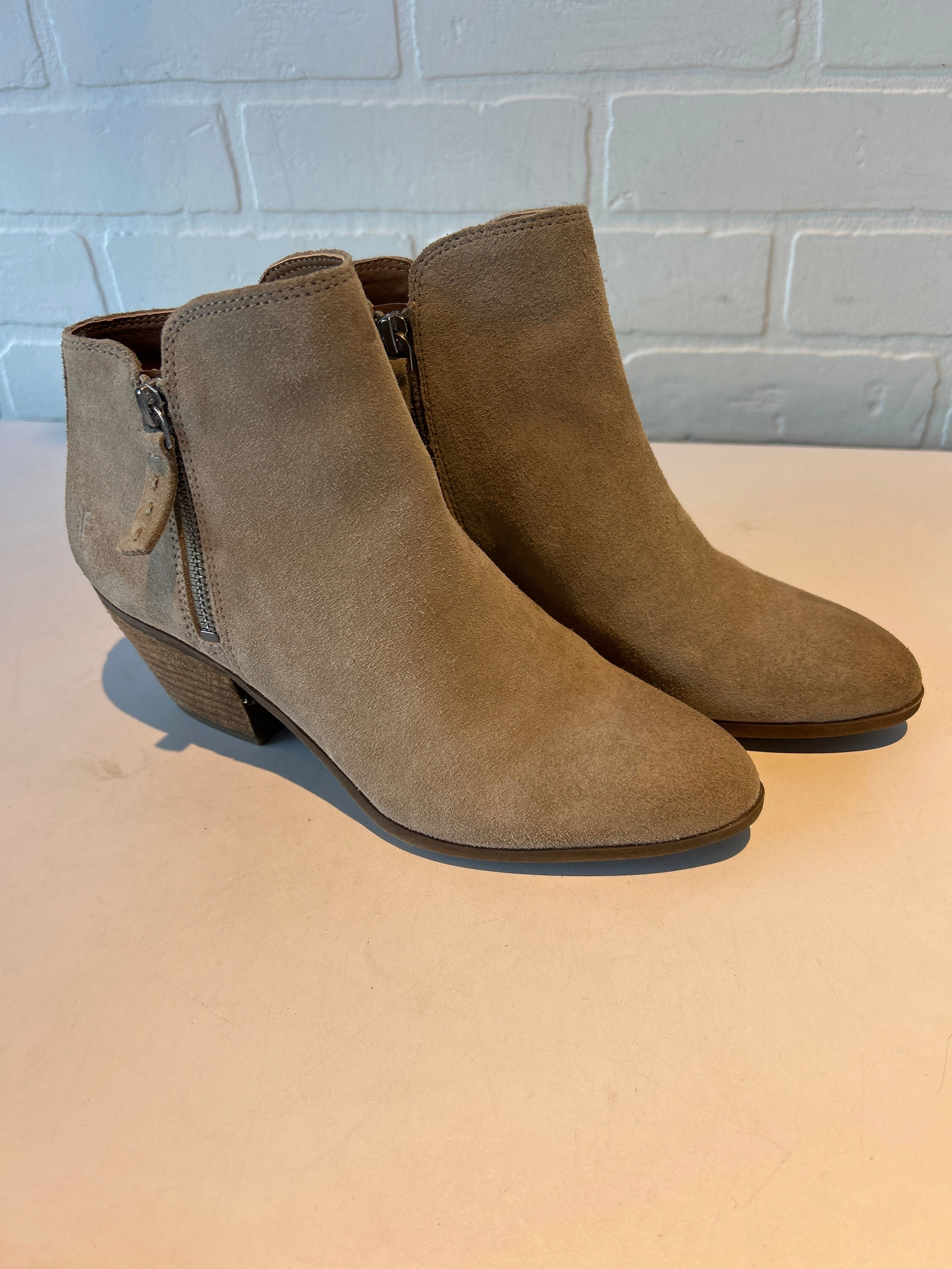 Boots Designer By Frye In Tan, Size: 7 Grip Strong