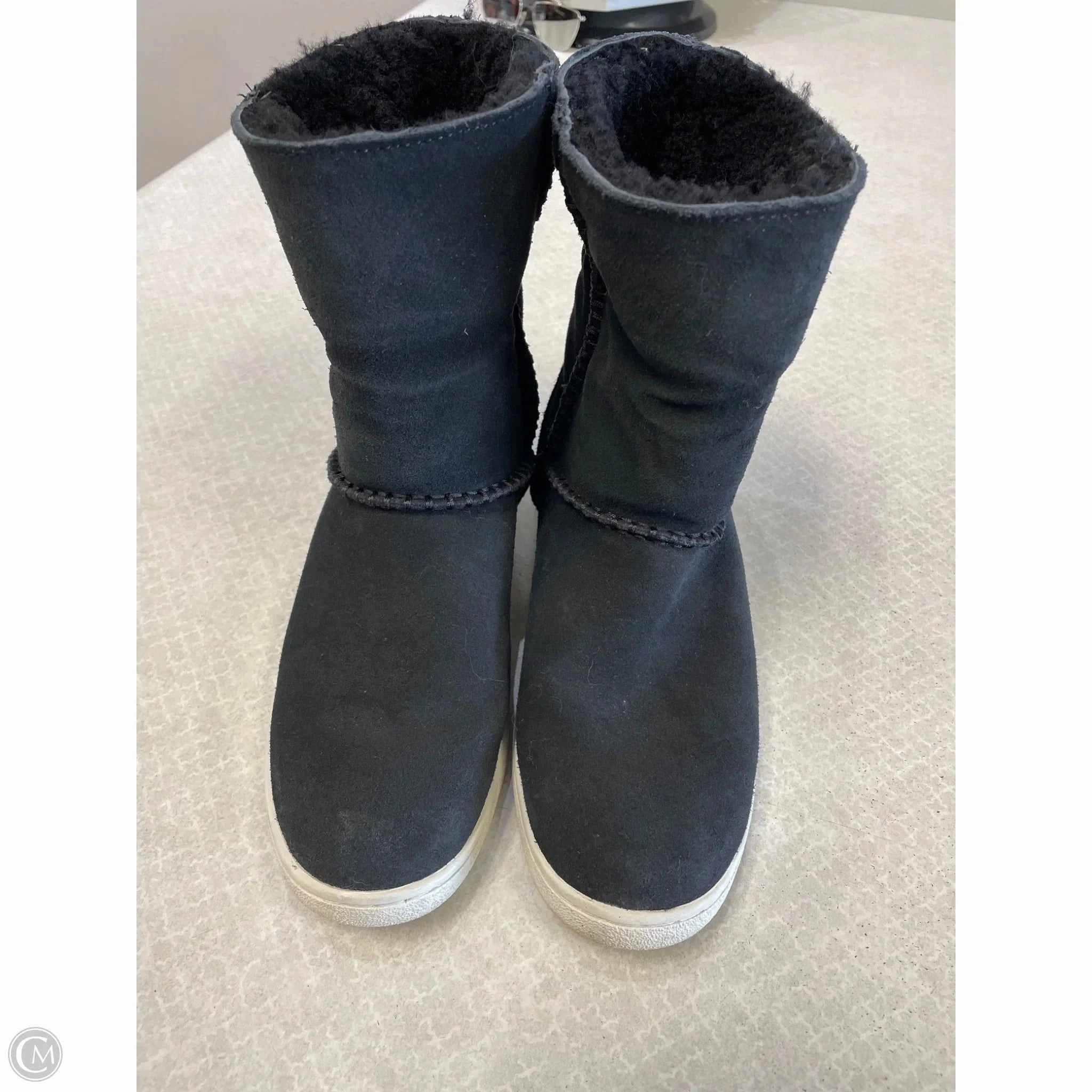 Boots Designer By Ugg In Black, Size: 7 Multi Directional Tread Pattern