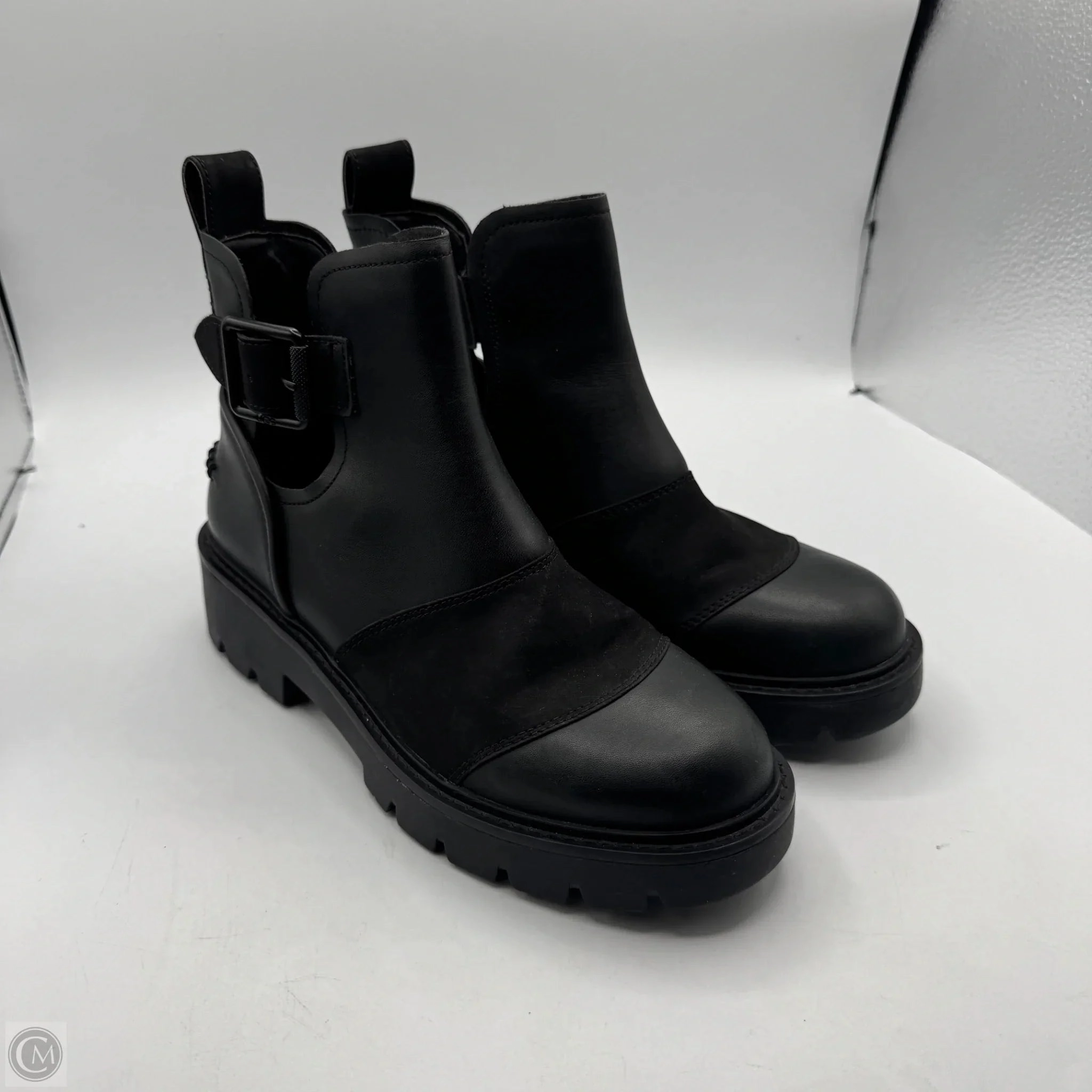 Breathable Road Trip Breathable Textile Lining Boots Designer By Ugg In Black, Size: 7