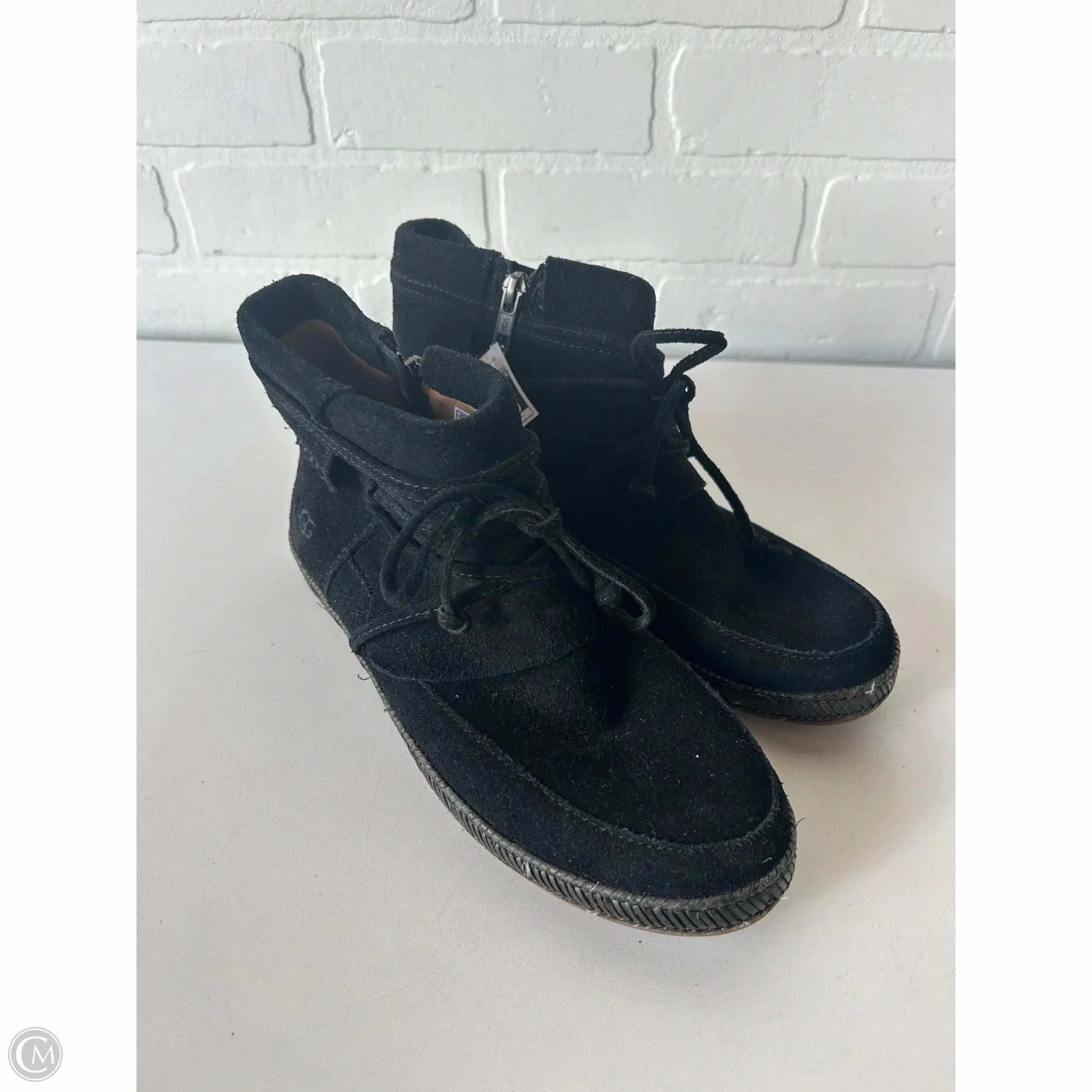 Peace Mood Coastal vibe Boots Designer By Ugg In Black, Size: 8