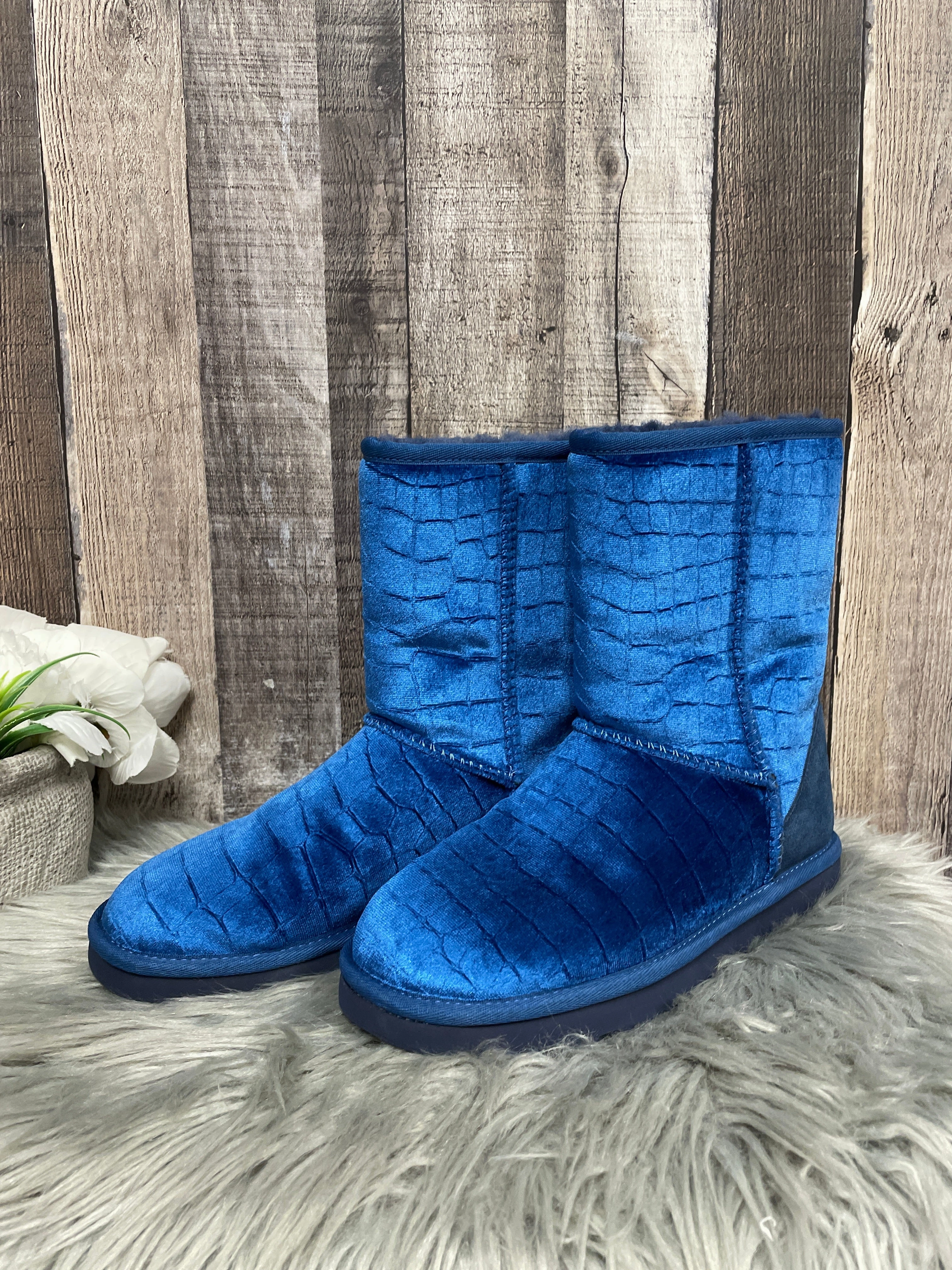 zipper Boots Designer By Ugg In Blue, Size: 6