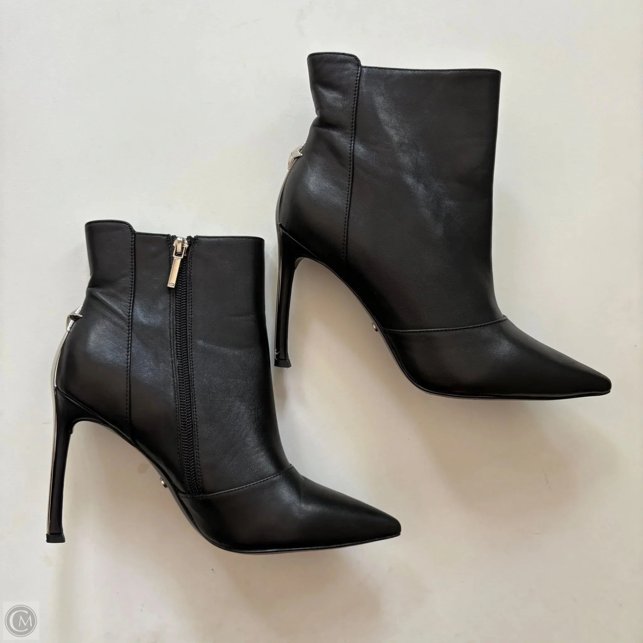 ventilation channels Boots Luxury Designer By Dior In Black, Size: 9