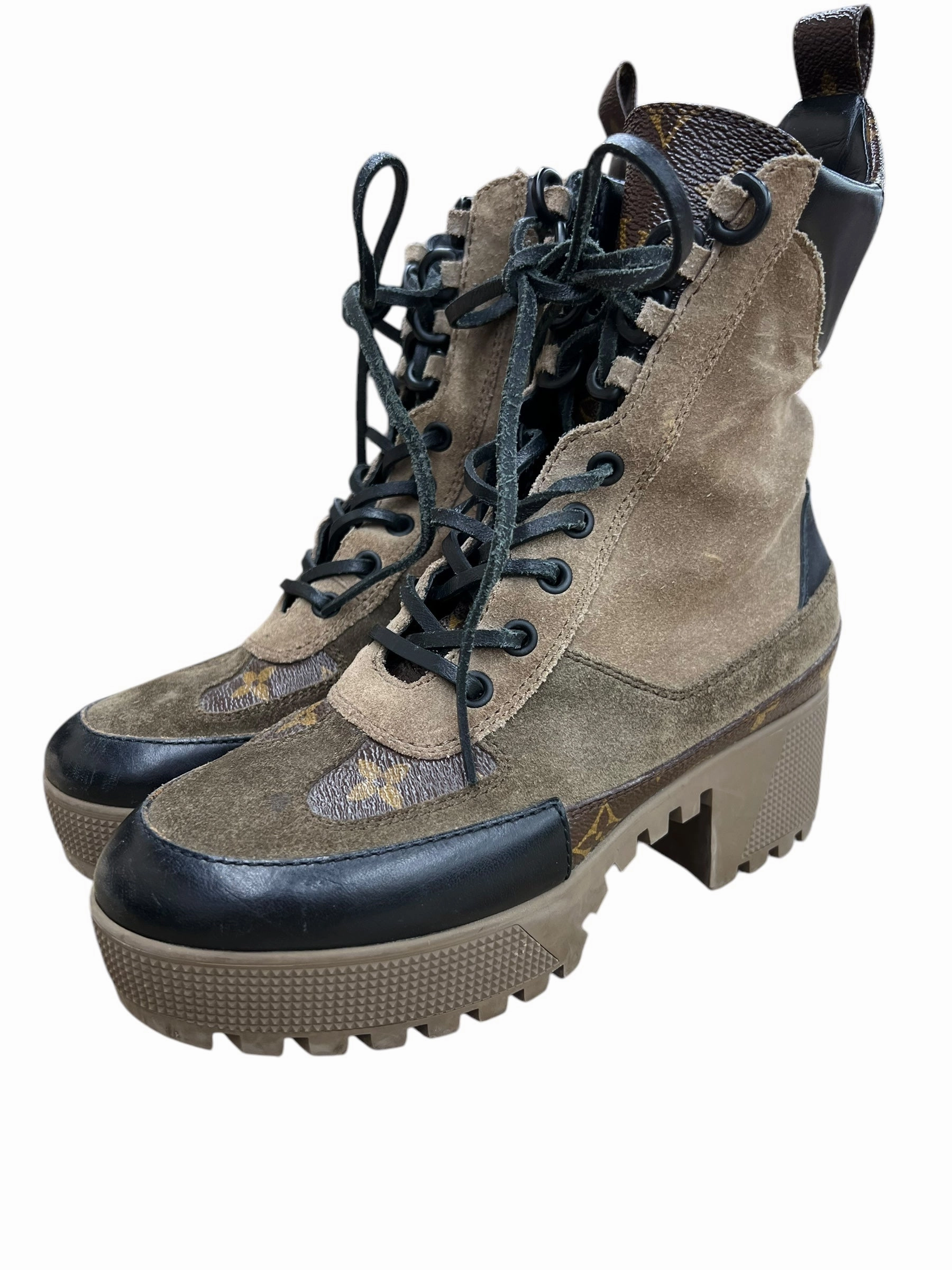 Comfort Slope Low Profile Weekend Trip Boots Luxury Designer By Louis Vuitton In Brown, Size: 5