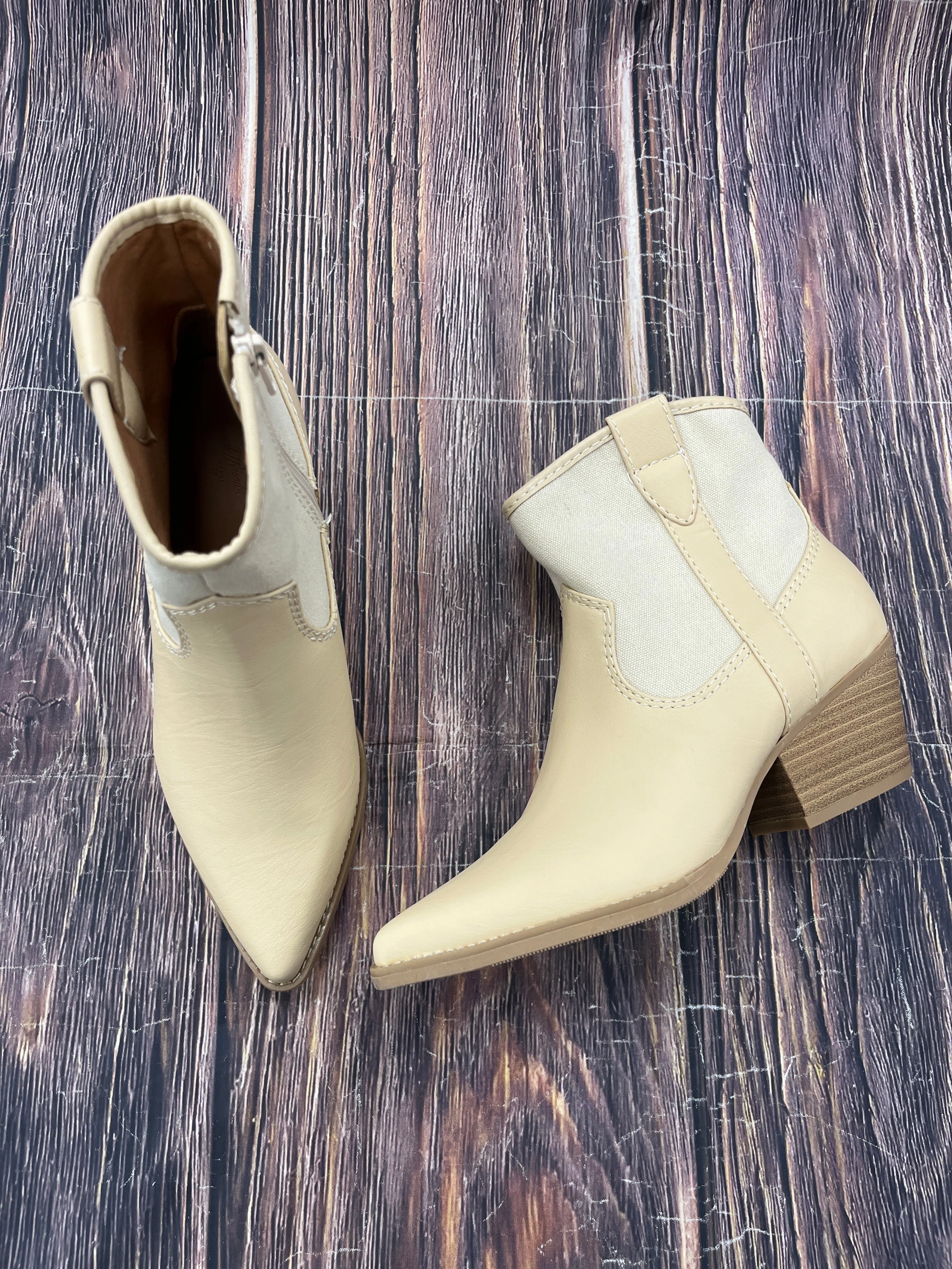 Boots Western By Universal Thread In Yellow, Size: 7 Insulated Rough Trail Hiker Rain Friendly