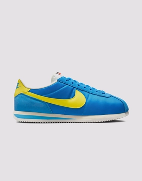lightweight shoe traits padded - sole running gear Nike Cortez