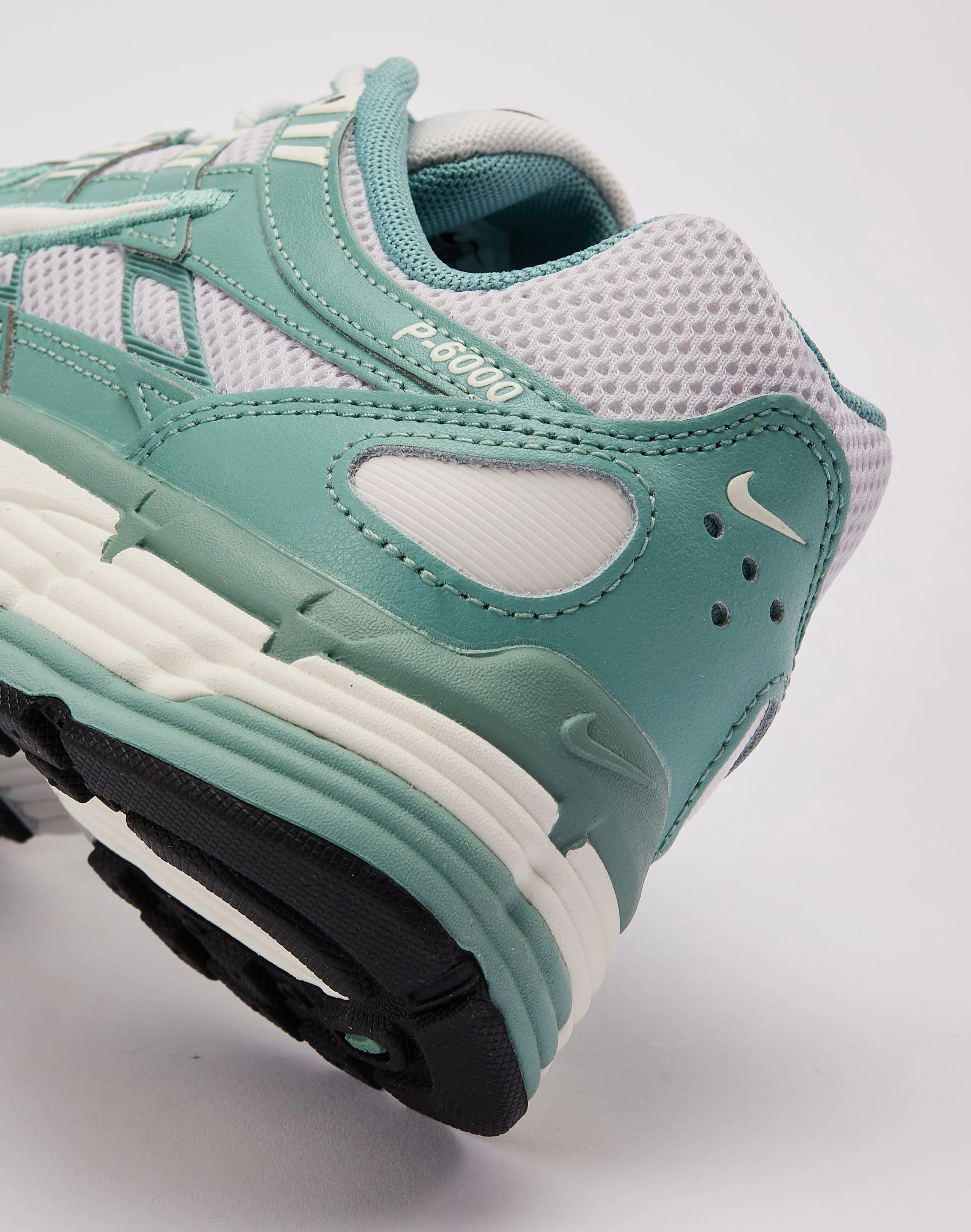 Nike P-6000 Flat Ground running in a temperate area