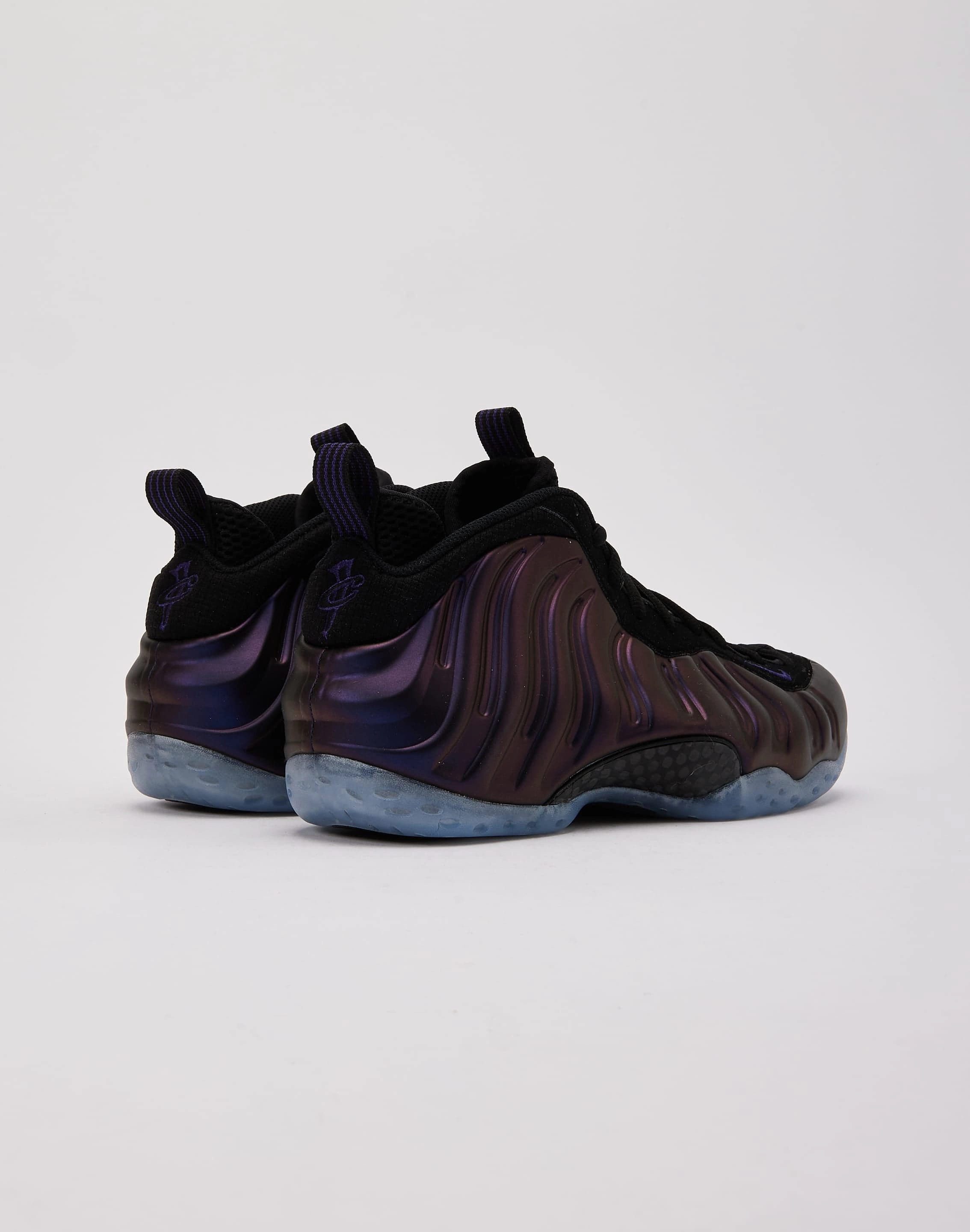 Short Trip Nike Air Foamposite One 'Black and Varsity Purple'
