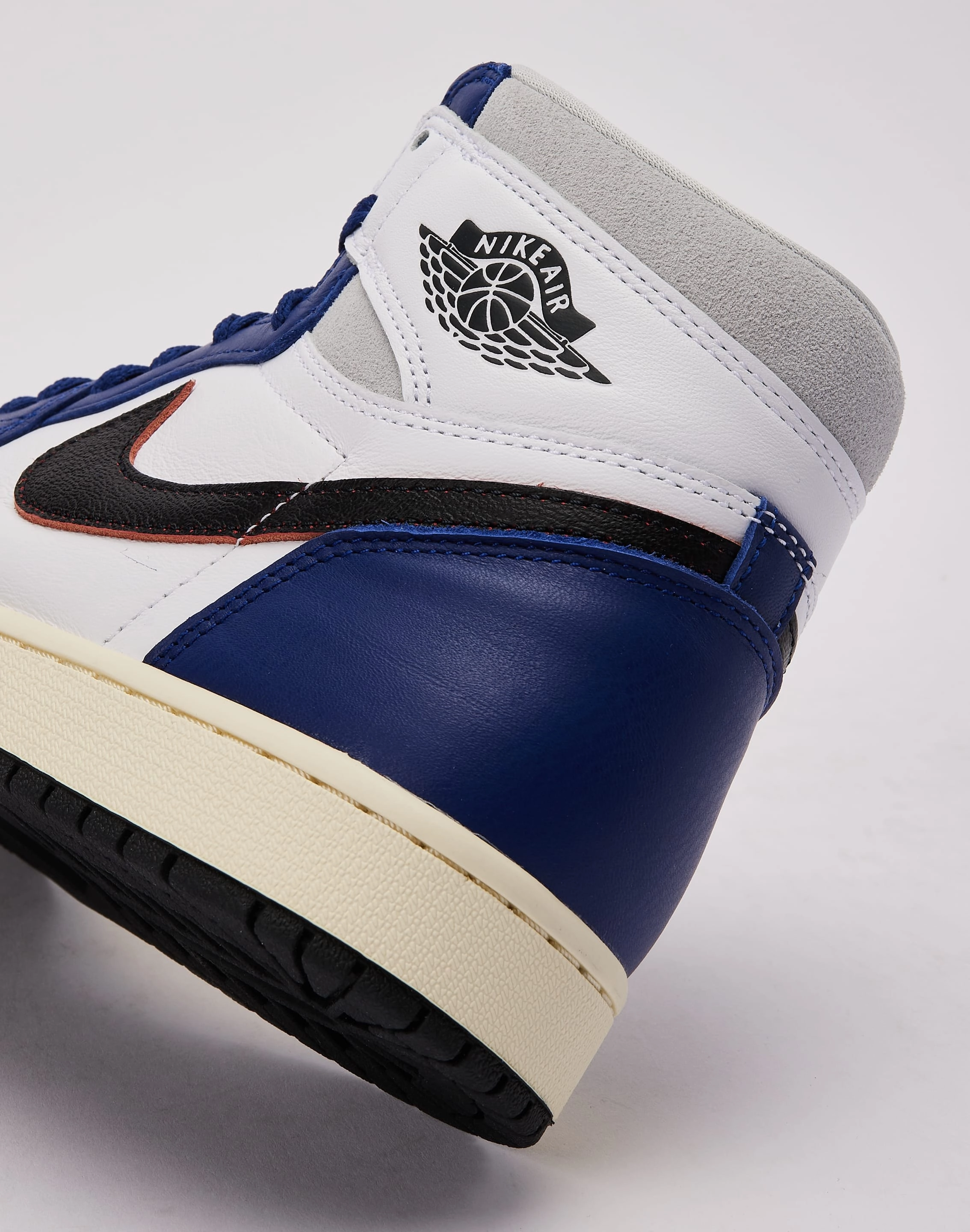 Step Free Memory Foam Airport Travel Jordan Air Jordan 1 Retro High OG 'Rare Air'