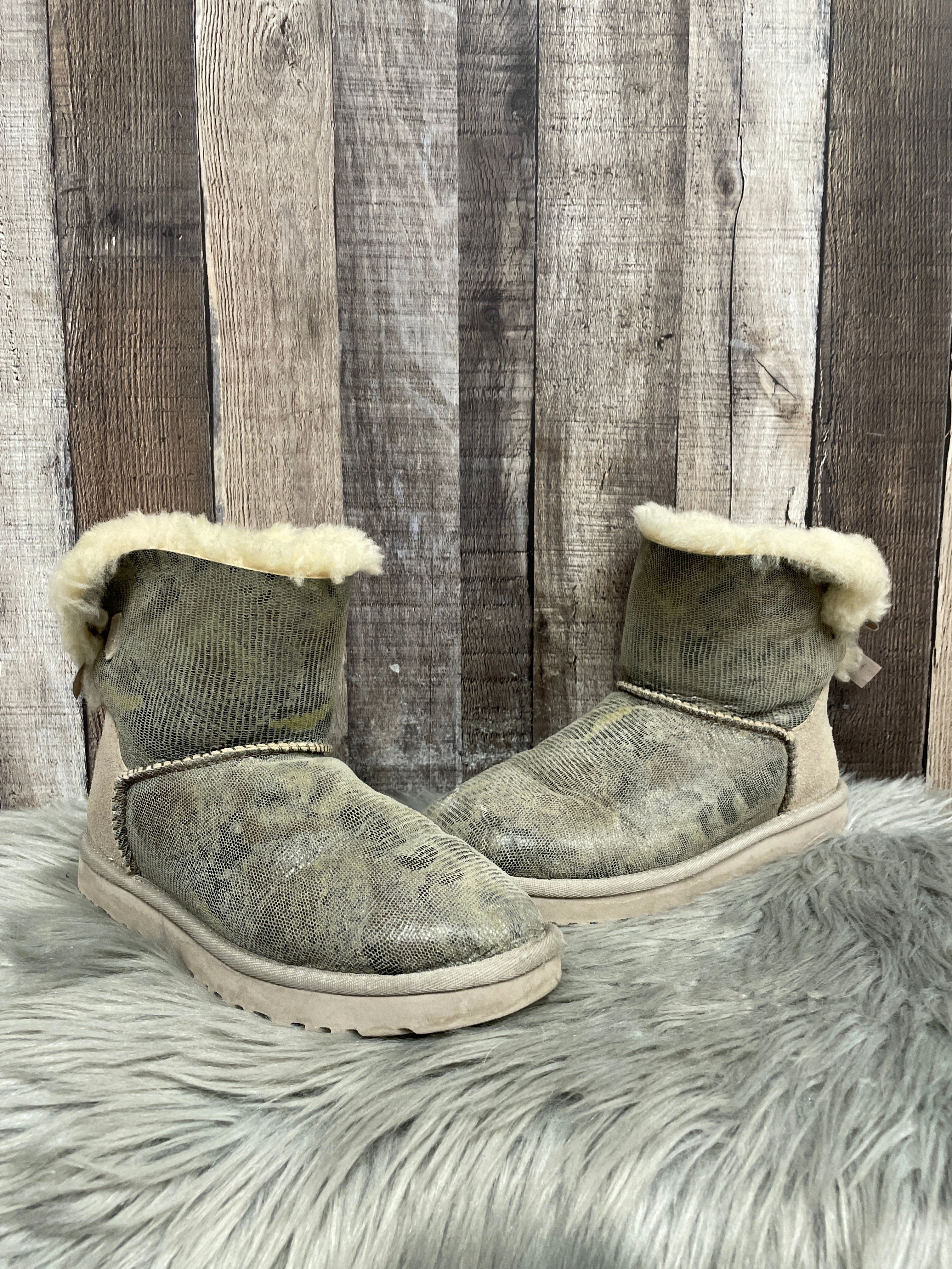 Seamless Inner Construction Boots Designer By Ugg In Multi-colored, Size: 7