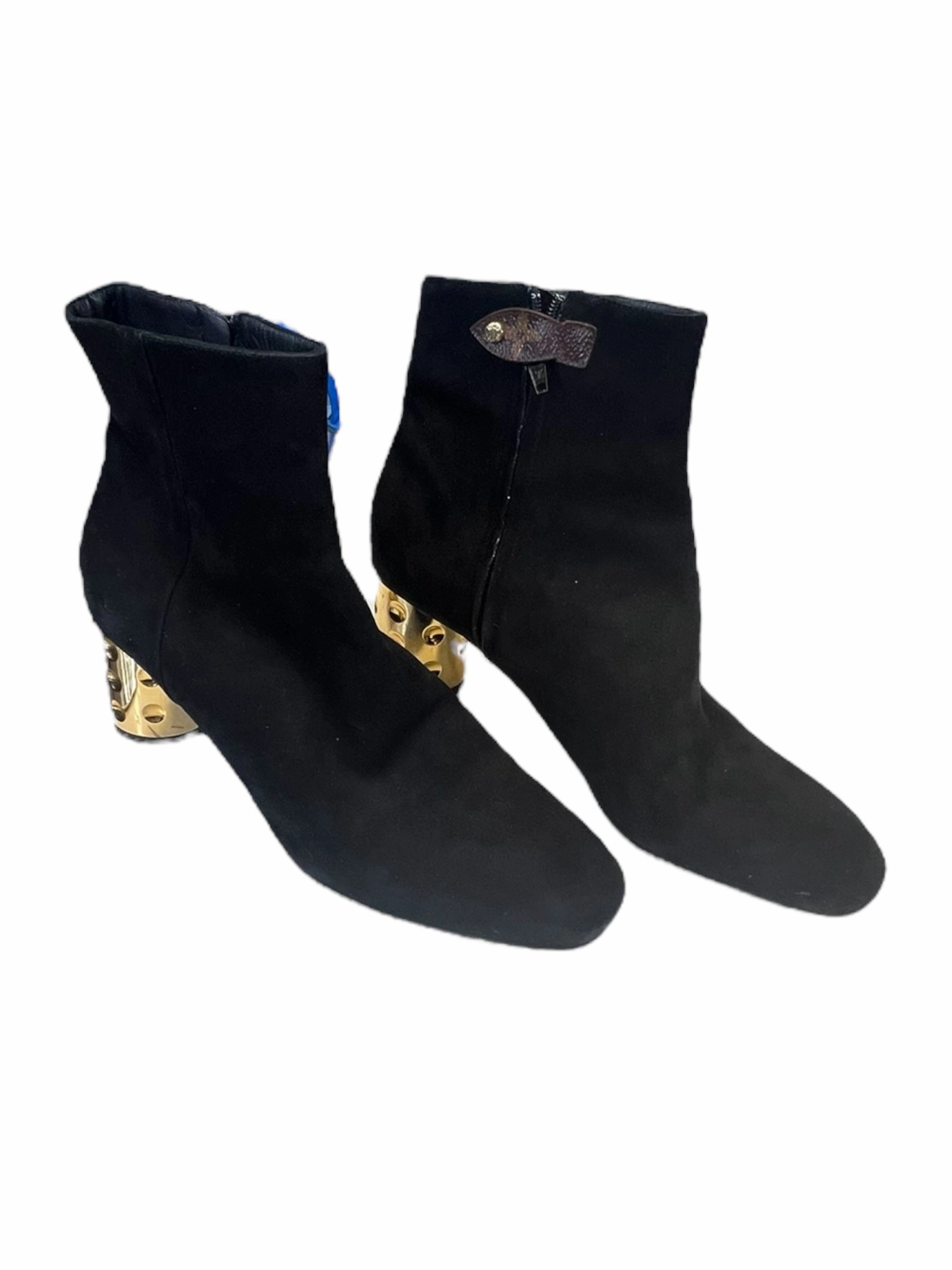 Boots Luxury Designer By Louis Vuitton In Black & Gold, Size: 7.5 Ice Grip