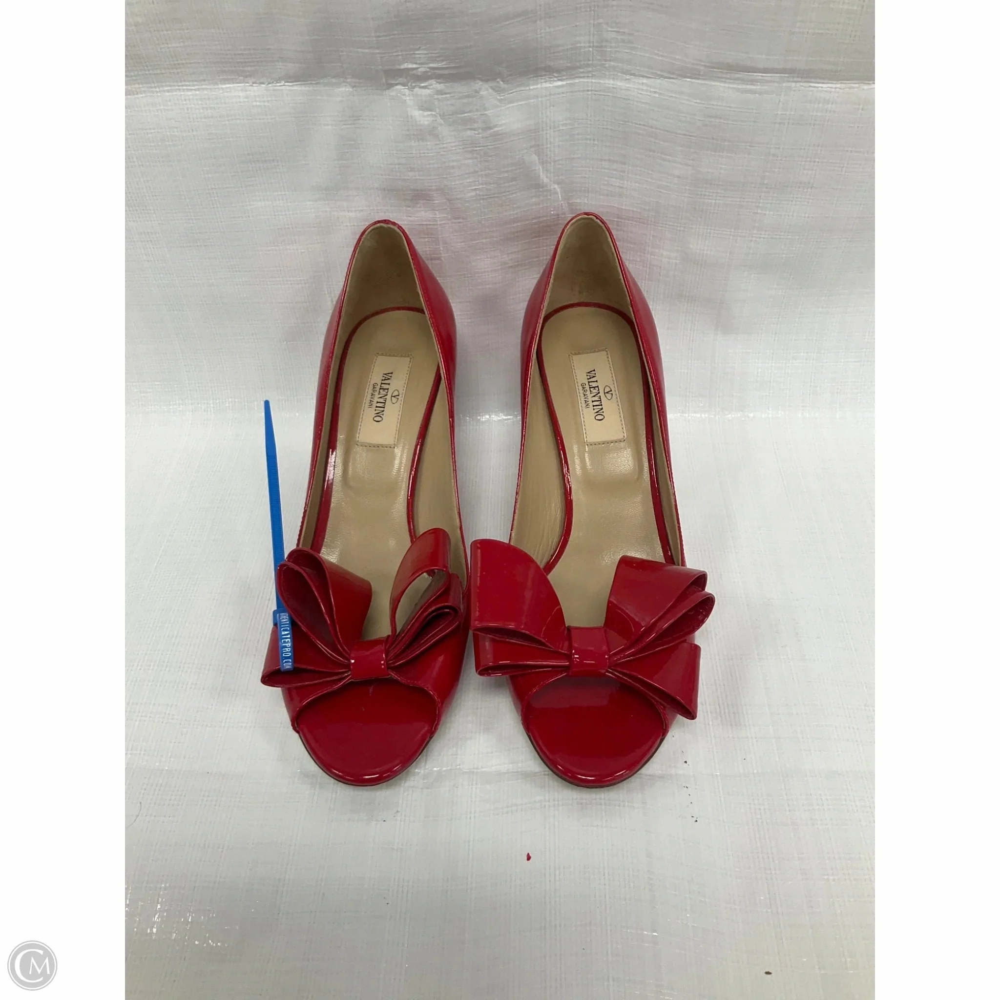 Shoes Luxury Designer By Valentino-garavani In Red & Tan, Size: 7 Arch Care