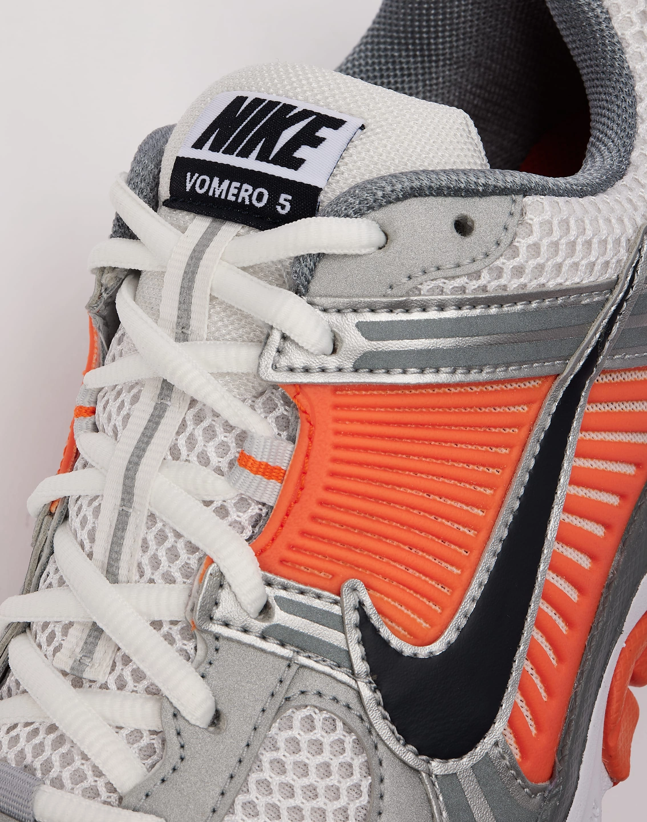 Nike Zoom Vomero 5 traction - control - technology shoes