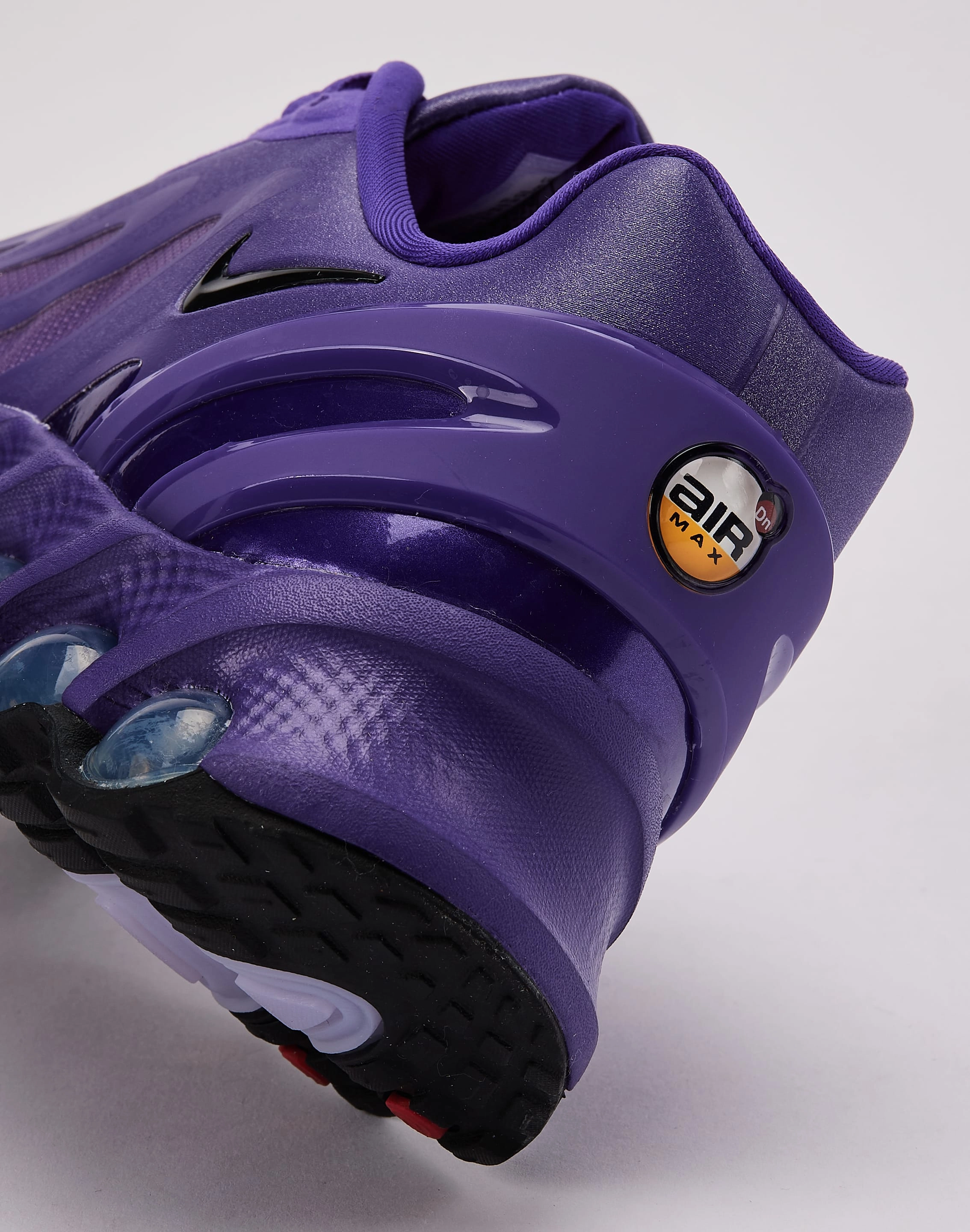 Nike Air Max Dn8 zipper closure shoes