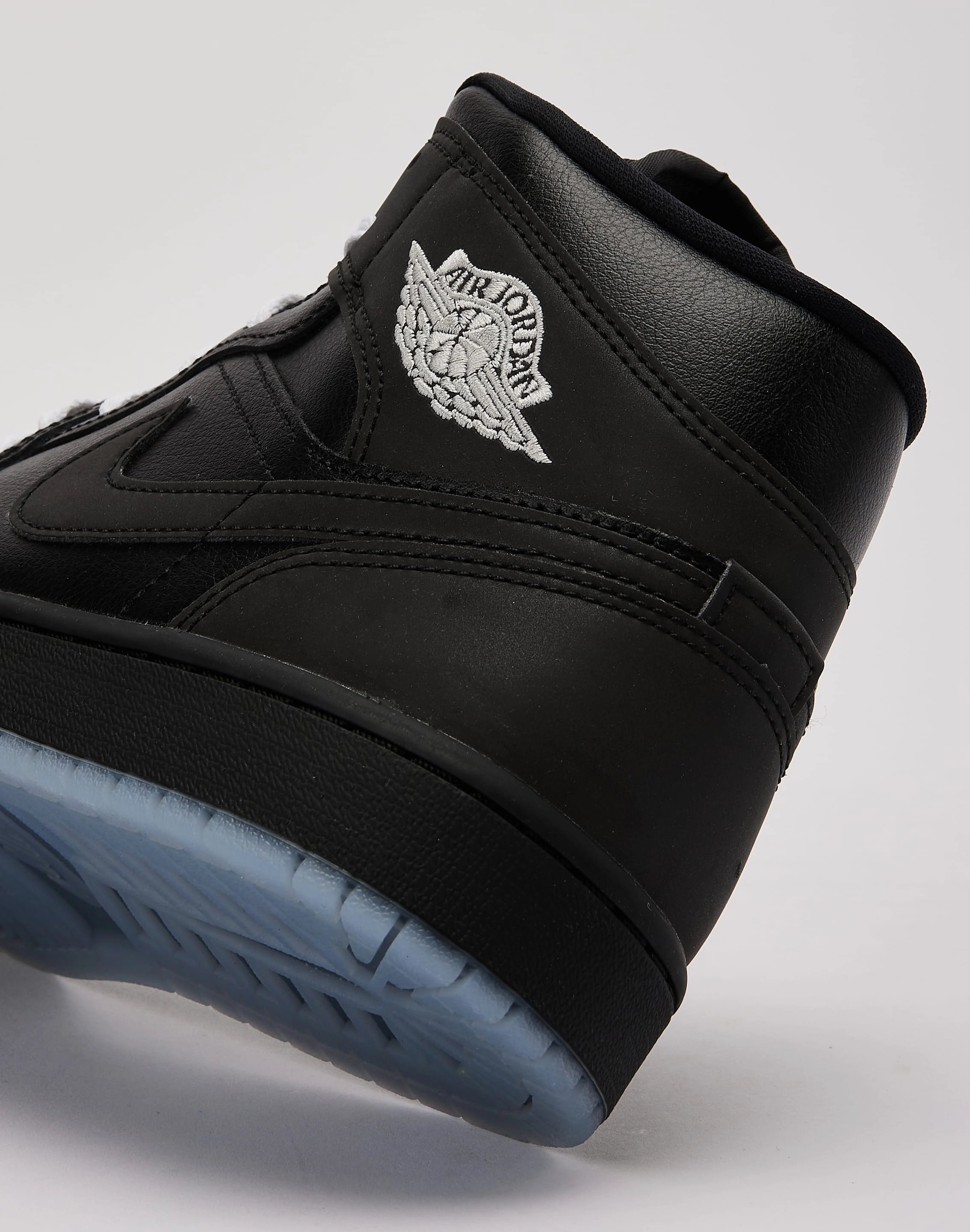 Bright Gold Ergonomic Footbed Shape Jordan Air Jordan 1 Mid SE