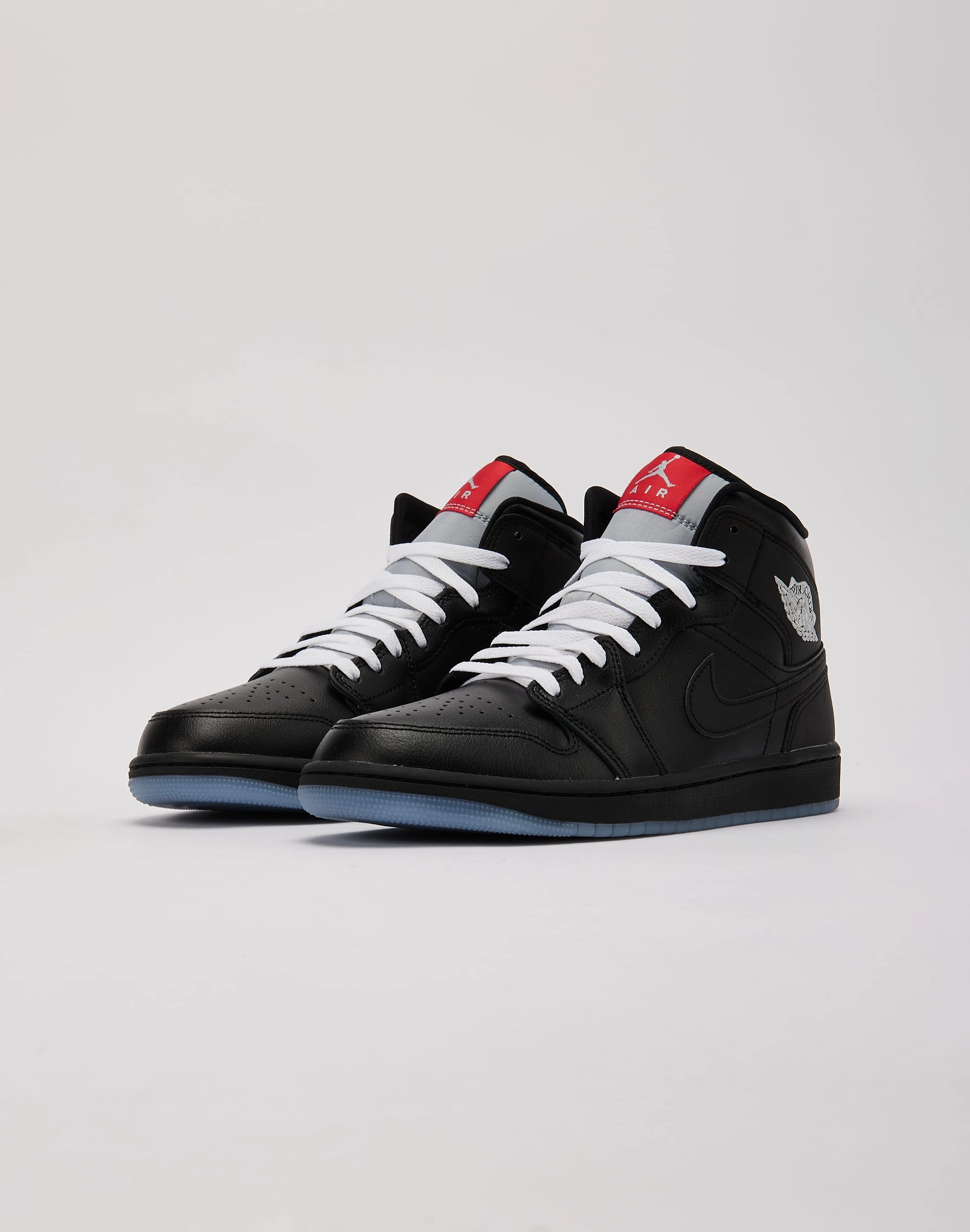 On Trend Icon Walk Jordan Air Jordan 1 Mid SE