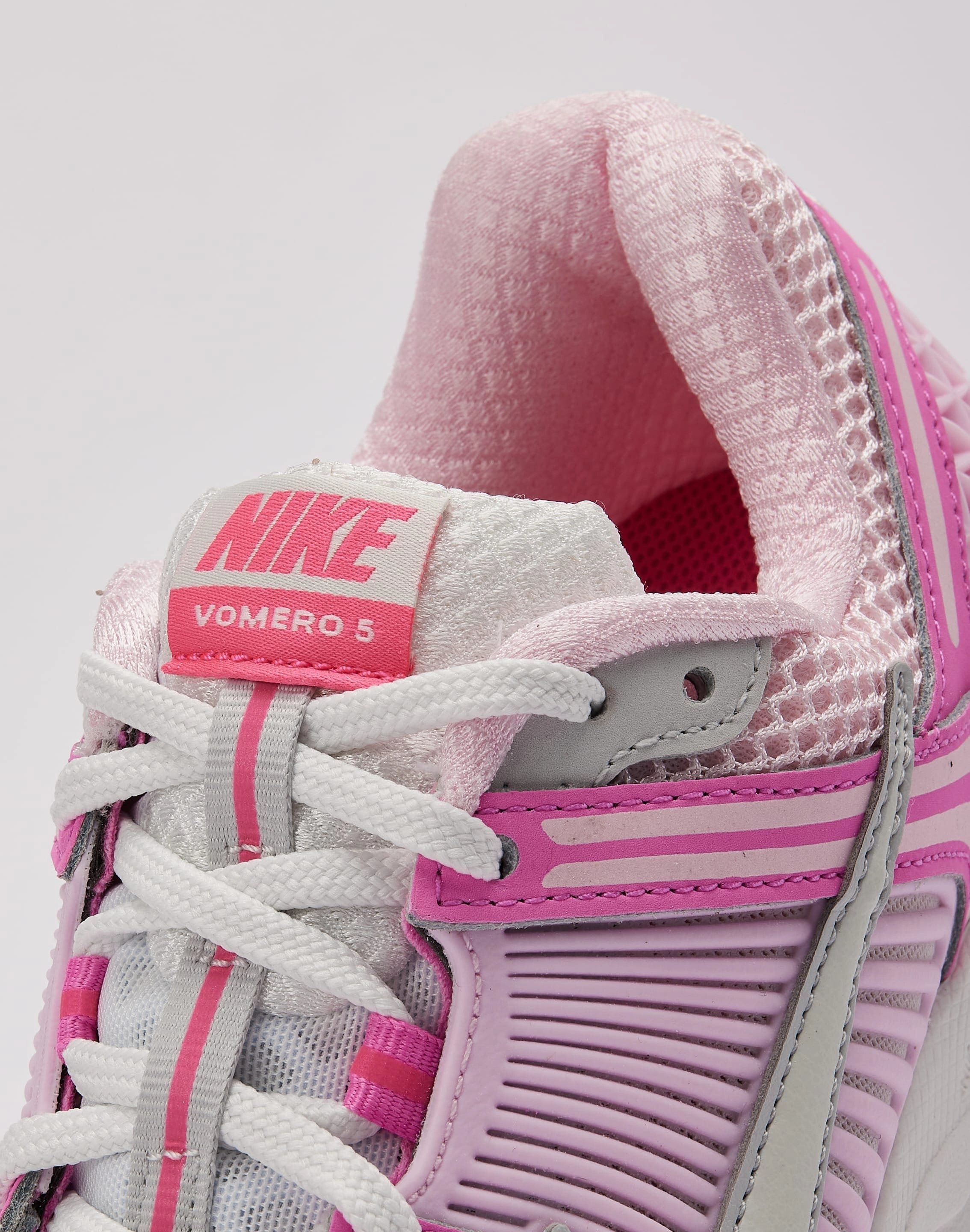 Nike Zoom Vomero 5 sports - brand shoes Ventilated Tongue Design