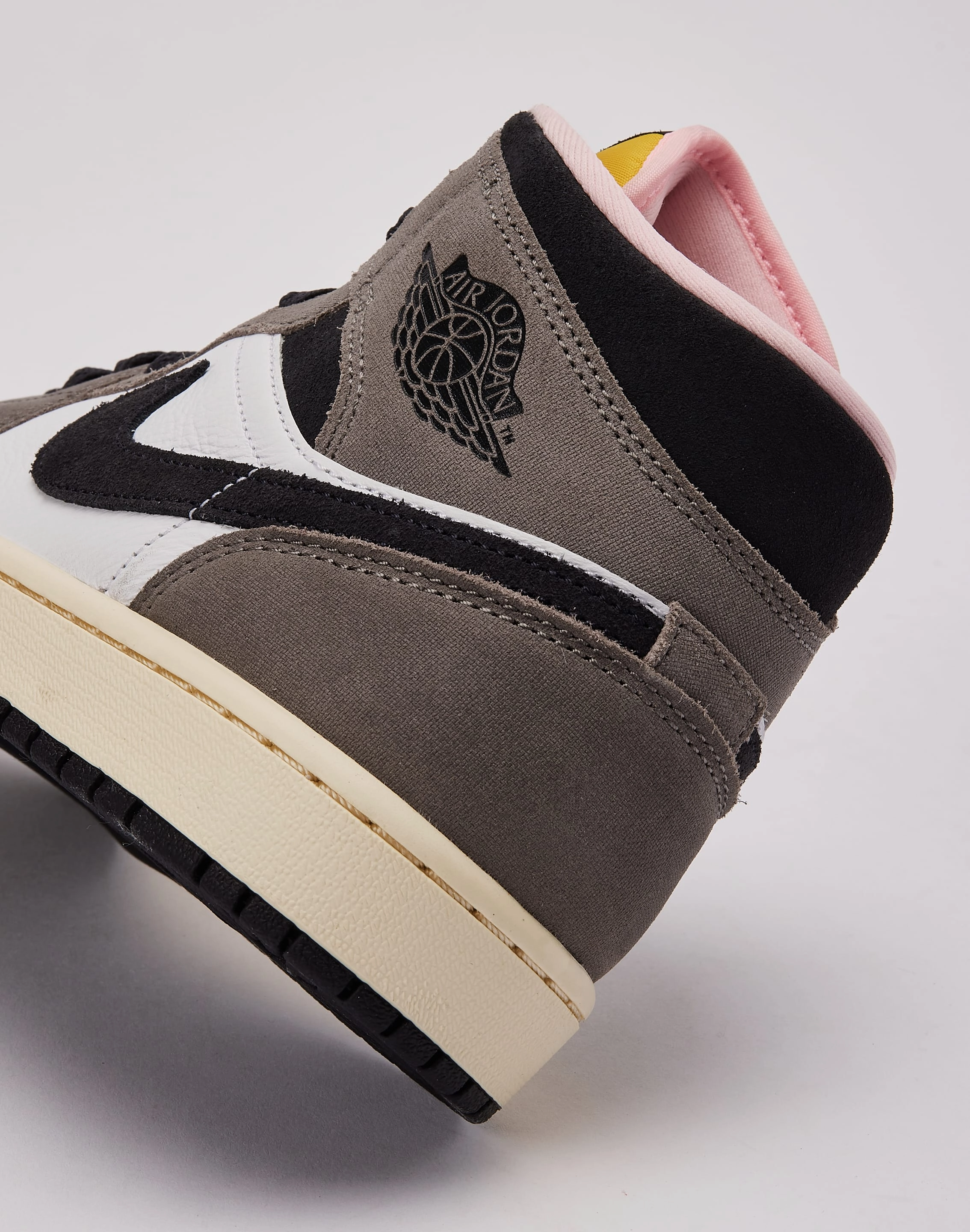 Multidirectional Traction Grip Jordan Air Jordan 1 Mid SE