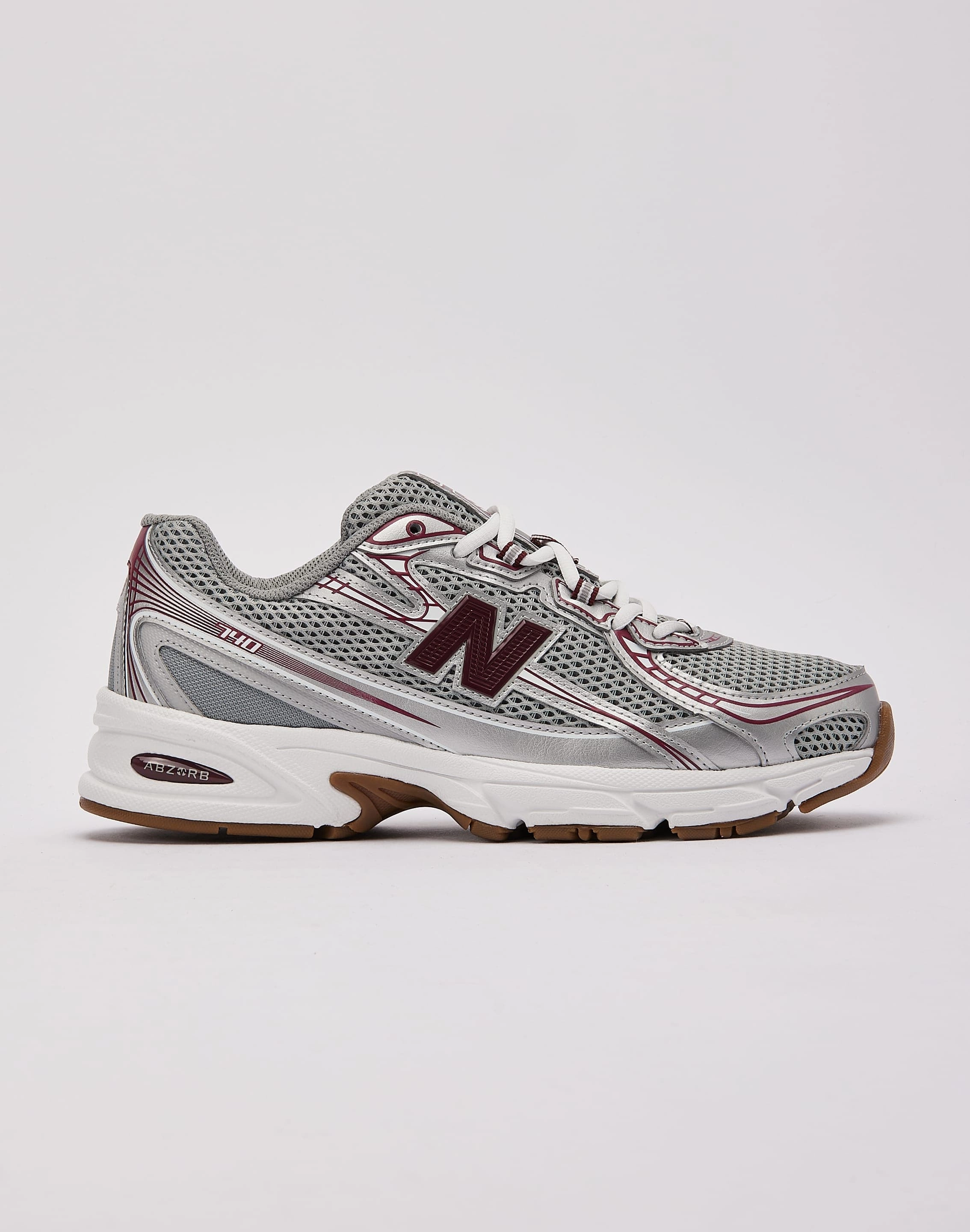 dirt running New Balance 740
