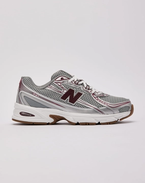 dirt running New Balance 740