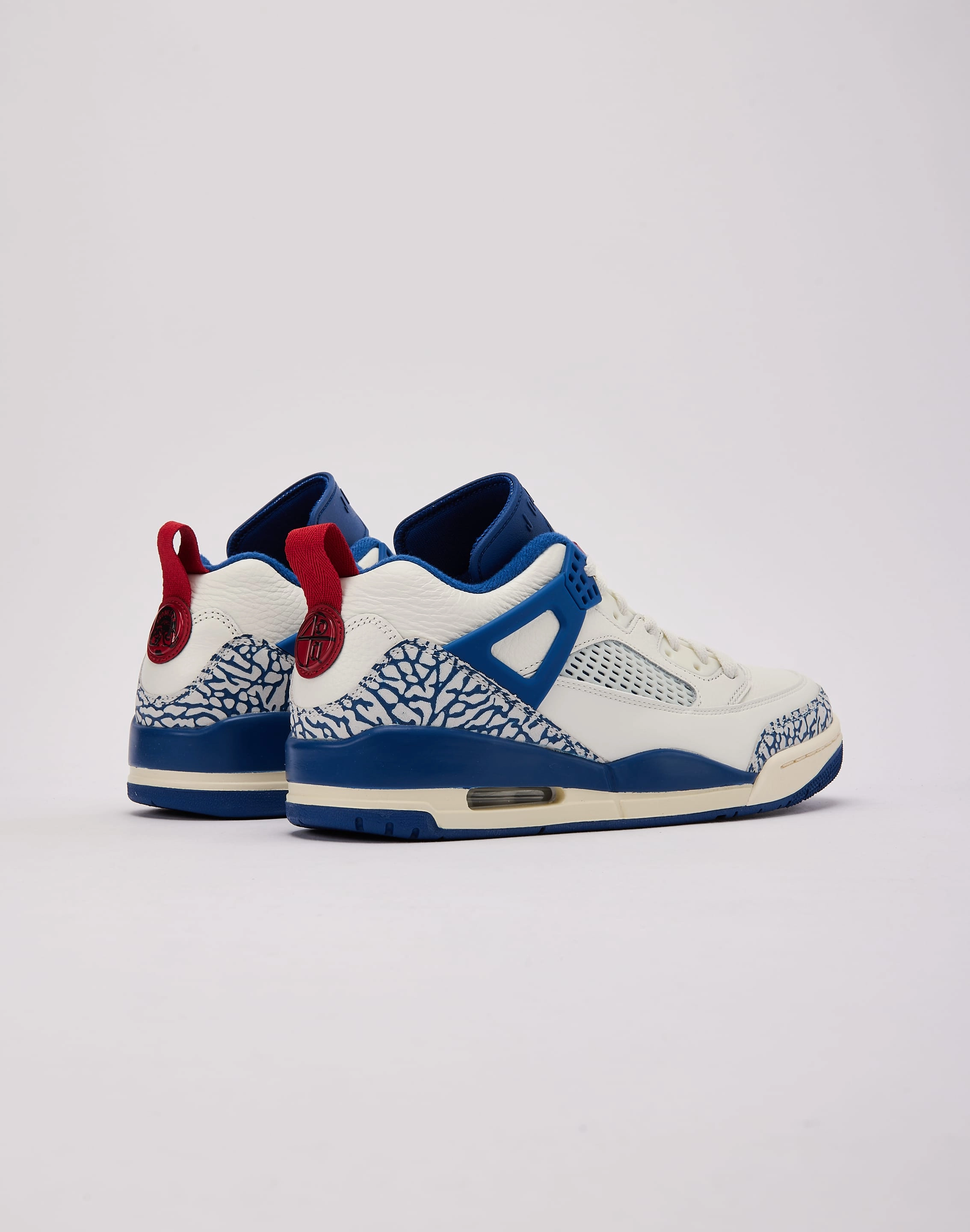 Jordan Spizike Low Grip Strong Mid Top