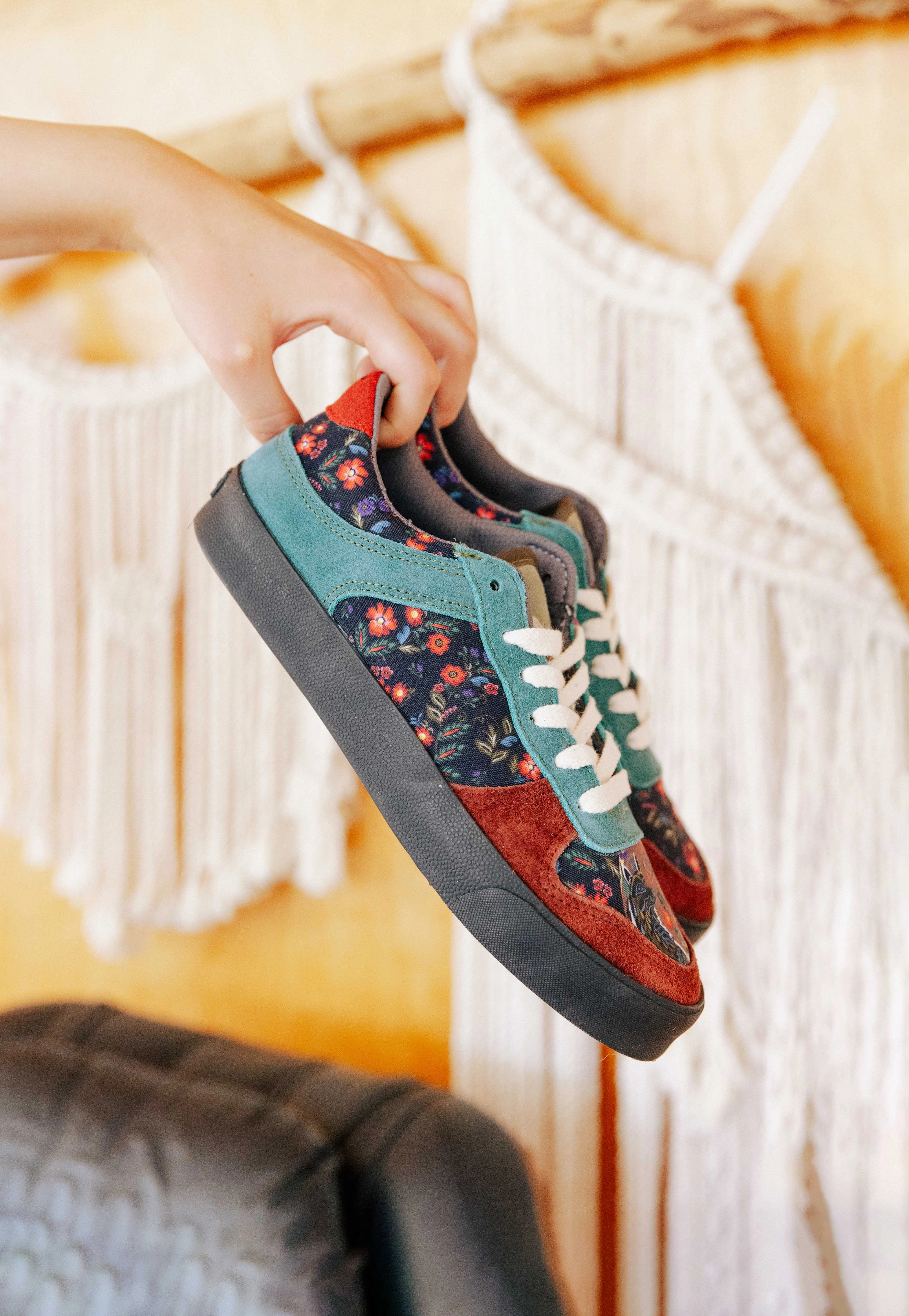 Ergonomic Sole Jackal Ace Low Top