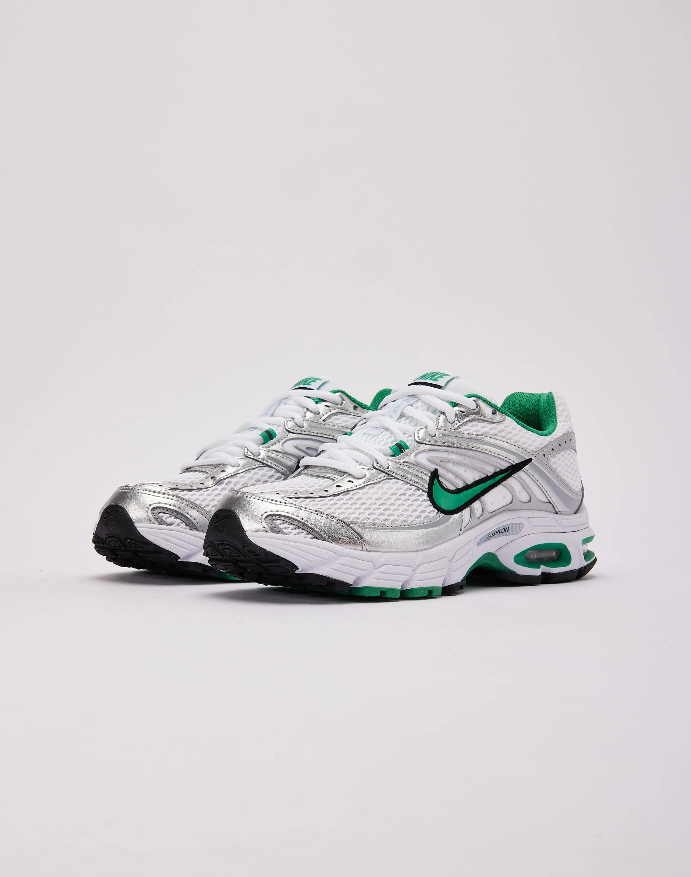 Ventilation Port Design running in a cantilever bridge area shoes Nike Air Max Moto 2K