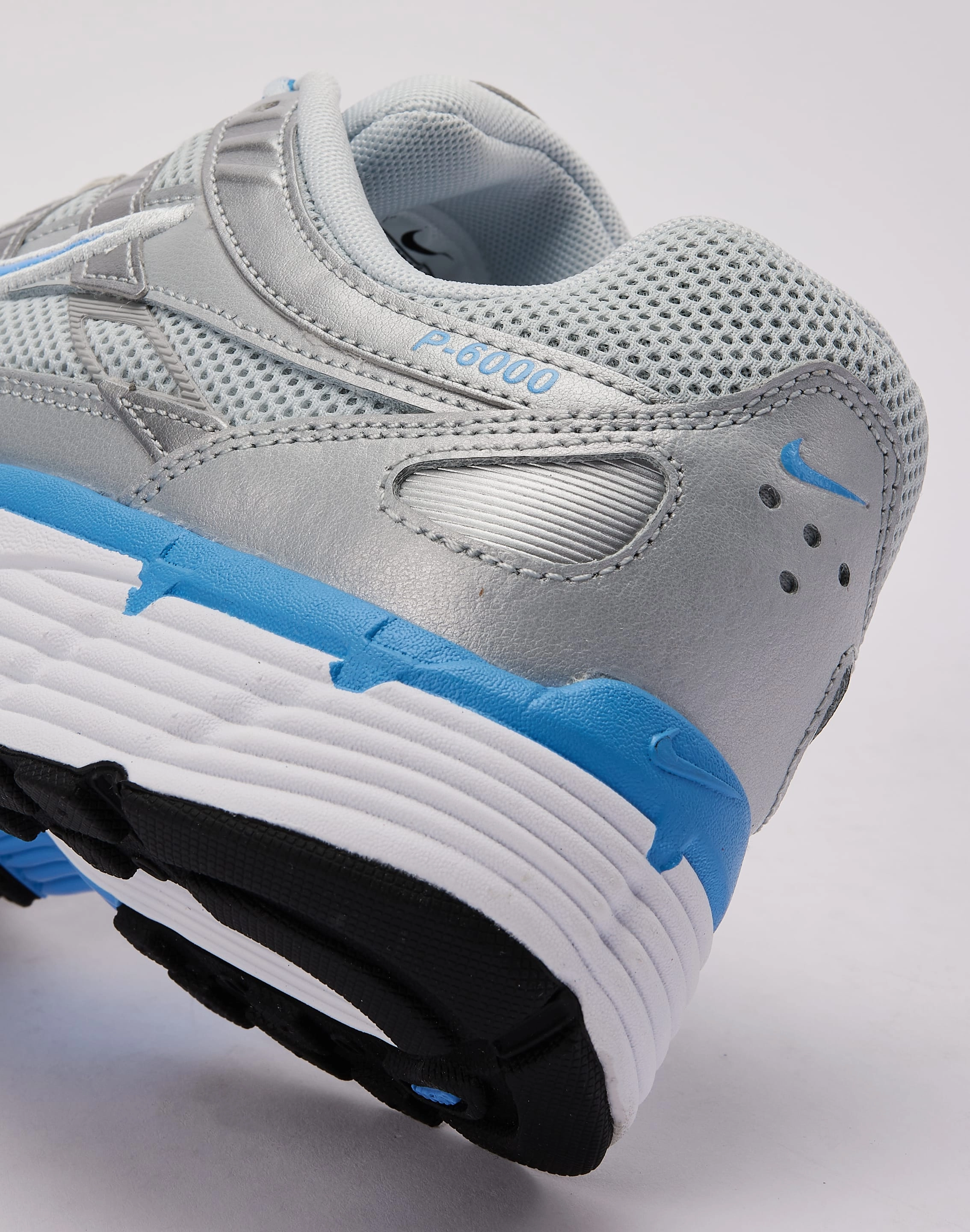 Nike P-6000 odor - resistant upper shoes