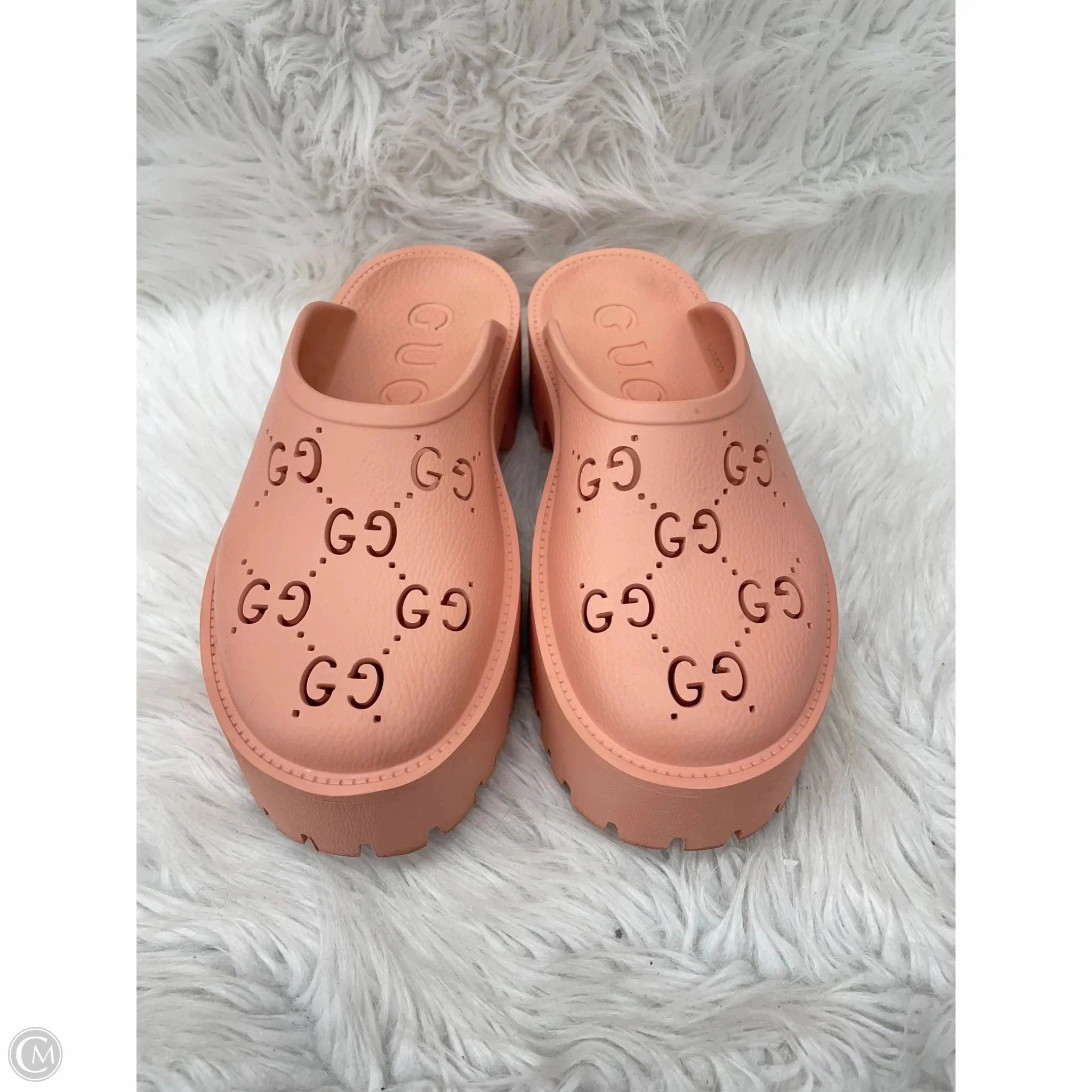 Shoes Luxury Designer By Gucci In Pink, Size: 11 Ventilated Supportive structure