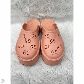 Shoes Luxury Designer By Gucci In Pink, Size: 11 Ventilated Supportive structure