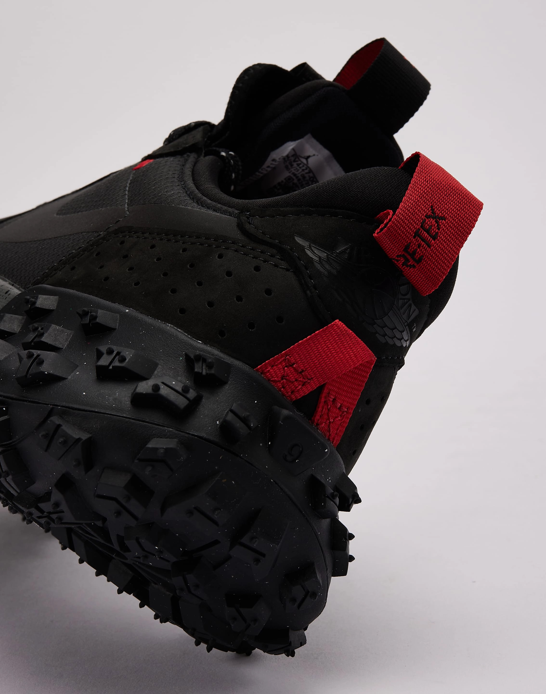 Feather Light Cold Weather Grip Strong Jordan Air Jordan 1 Element Low