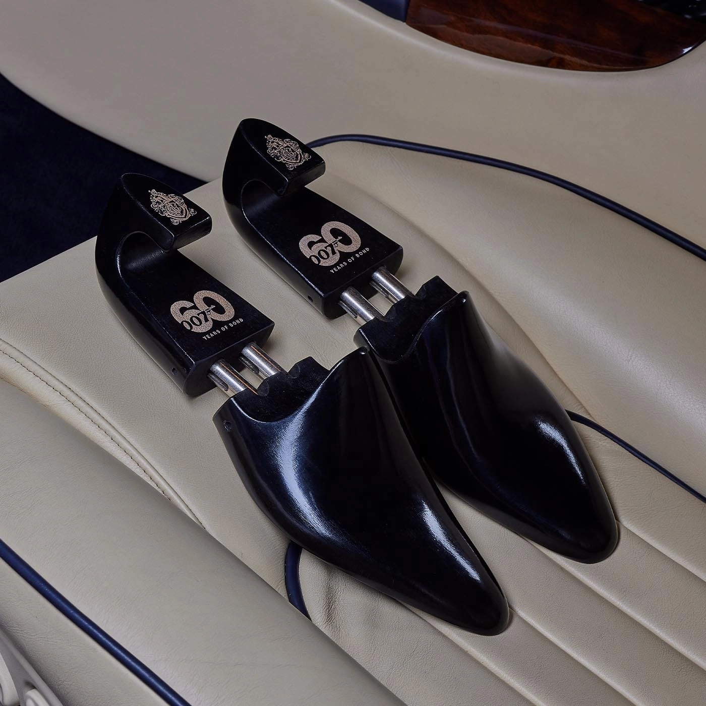 Stable Support Snowy Path Hamilton Ivywood Antique Calf