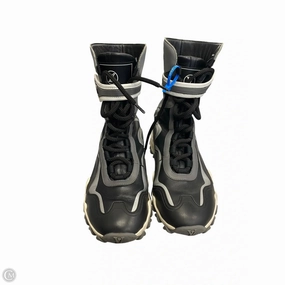 Tropic Mode Shoes Luxury Designer By Louis Vuitton In Black & Grey, Size: 7