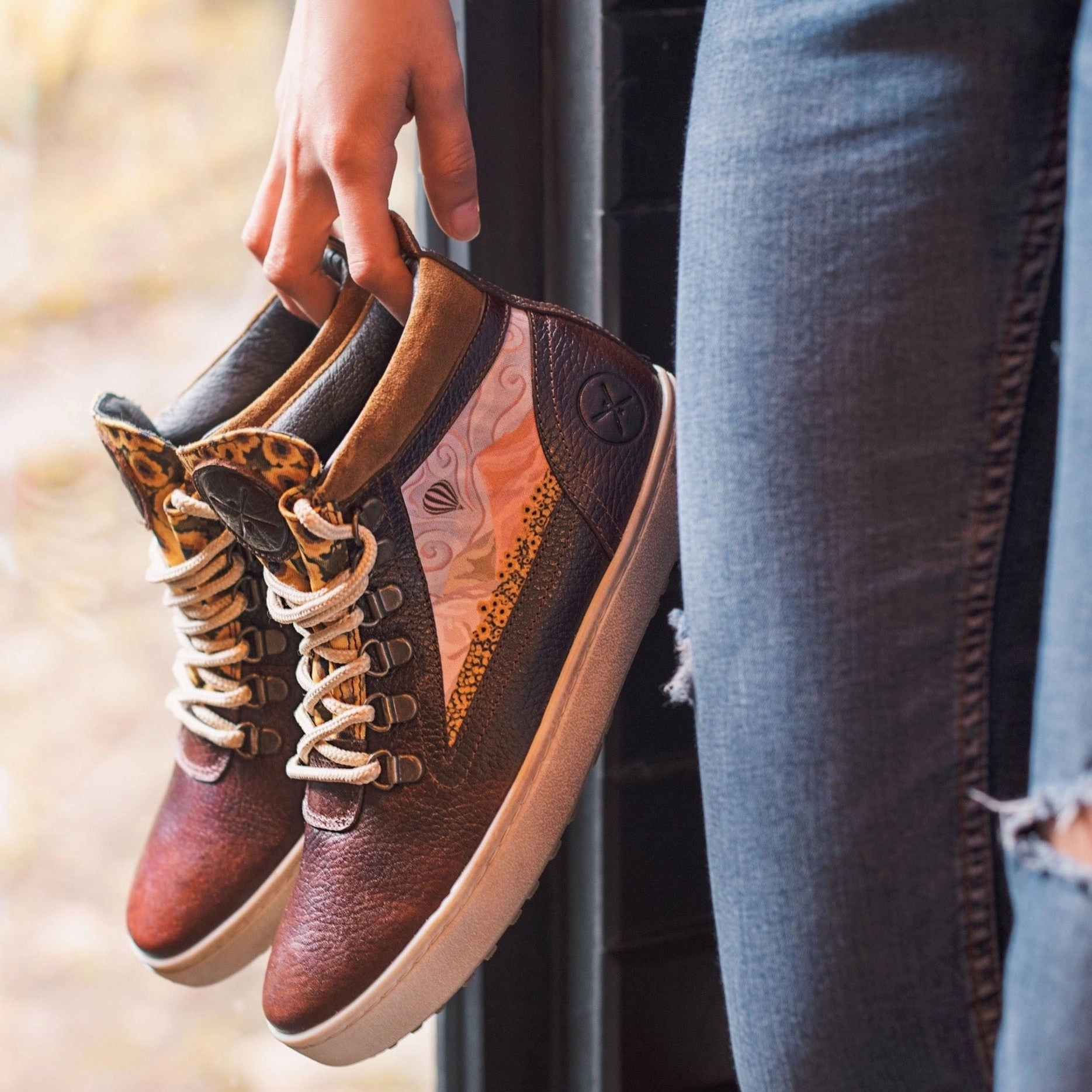 Ray Camping Boot Subtle design