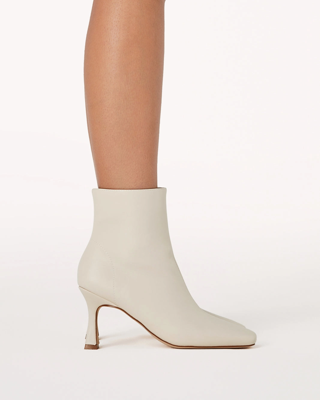 CHYANA - CHALK Airport Look