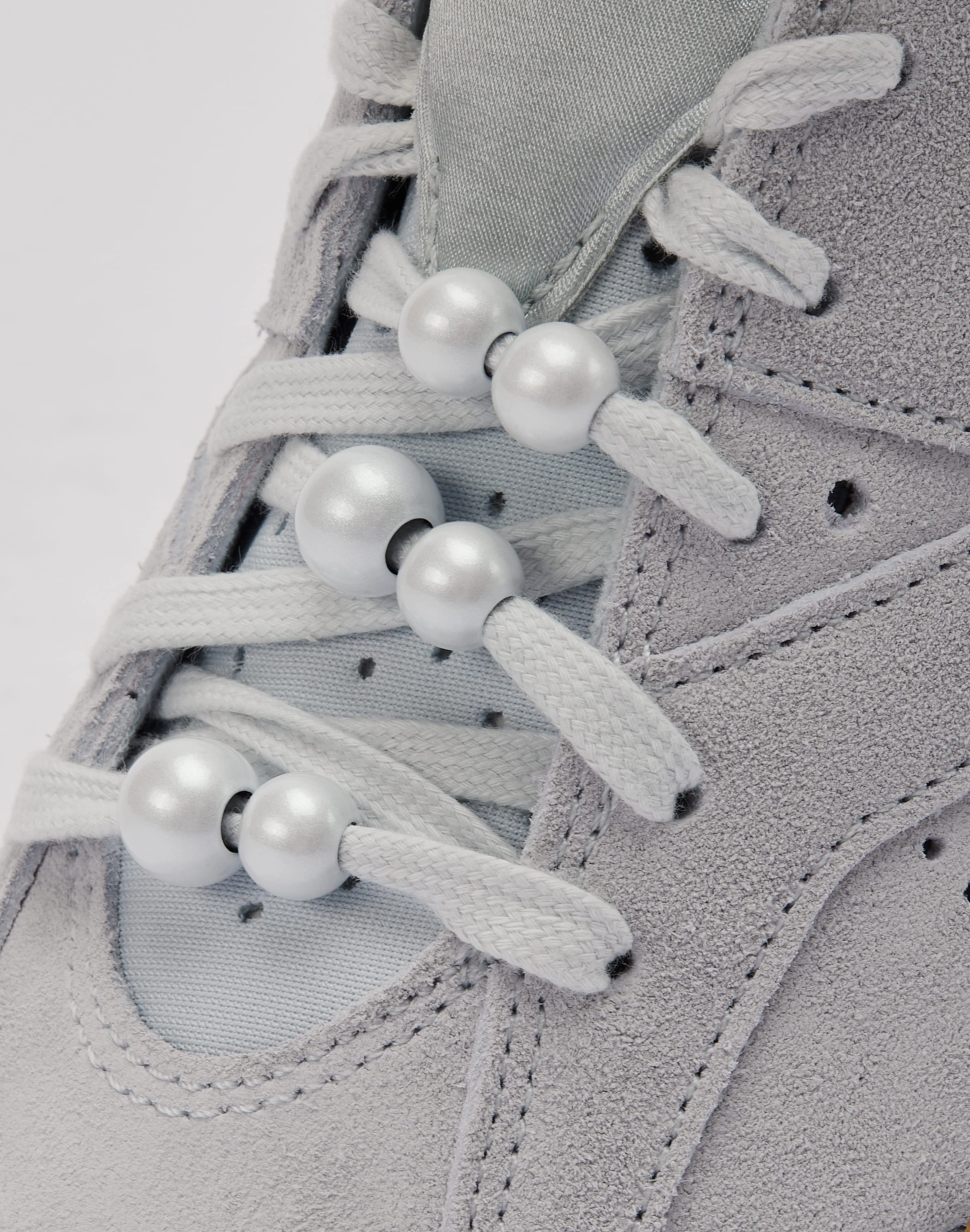Feather Light Urban Stroll Jordan Air Jordan 6 Retro 'Pearl'