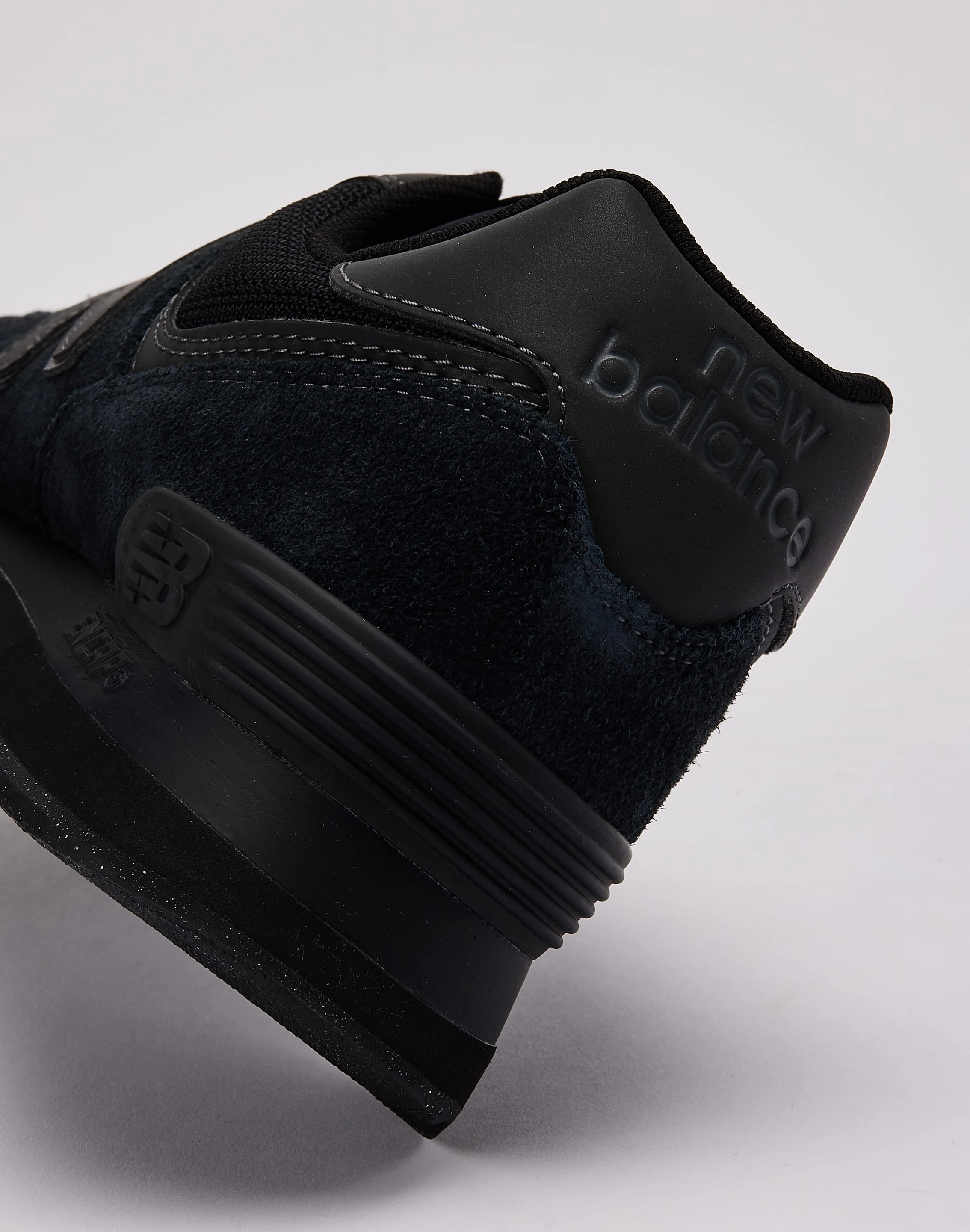 running in a tourist destination shoes New Balance 574